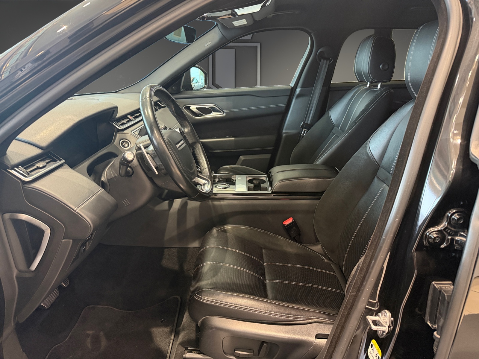 LAND ROVER Range Rover Velar R-Dynamic D 300 Automatic-image-10