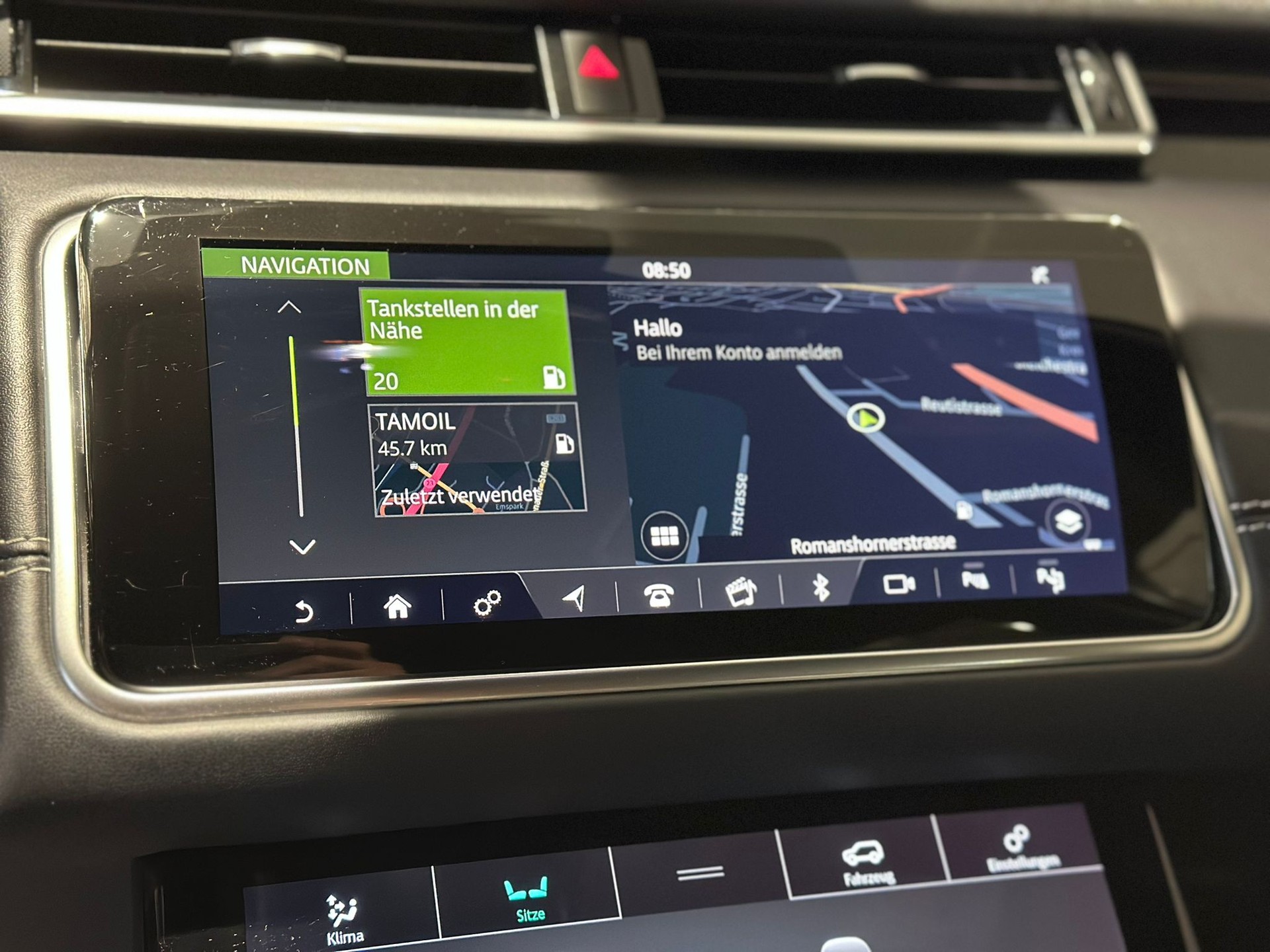 LAND ROVER Range Rover Velar R-Dynamic D 300 Automatic-image-18