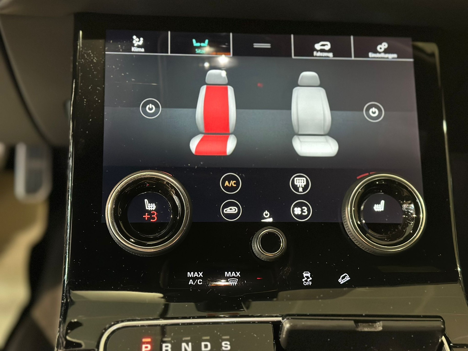 LAND ROVER Range Rover Velar R-Dynamic D 300 Automatic-image-17