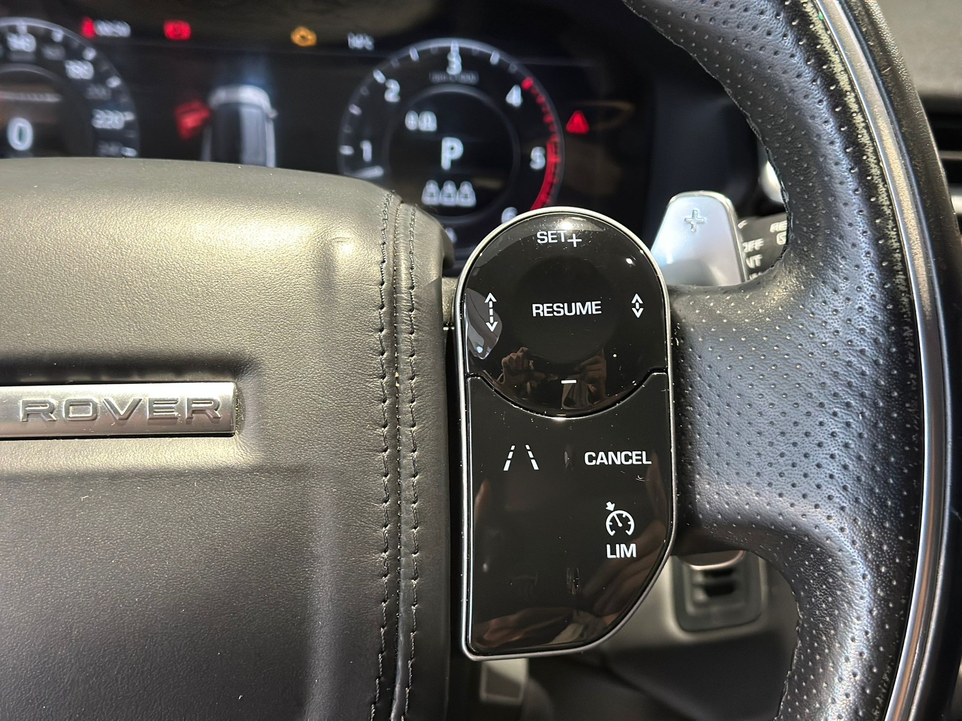 LAND ROVER Range Rover Velar R-Dynamic D 300 Automatic-image-13