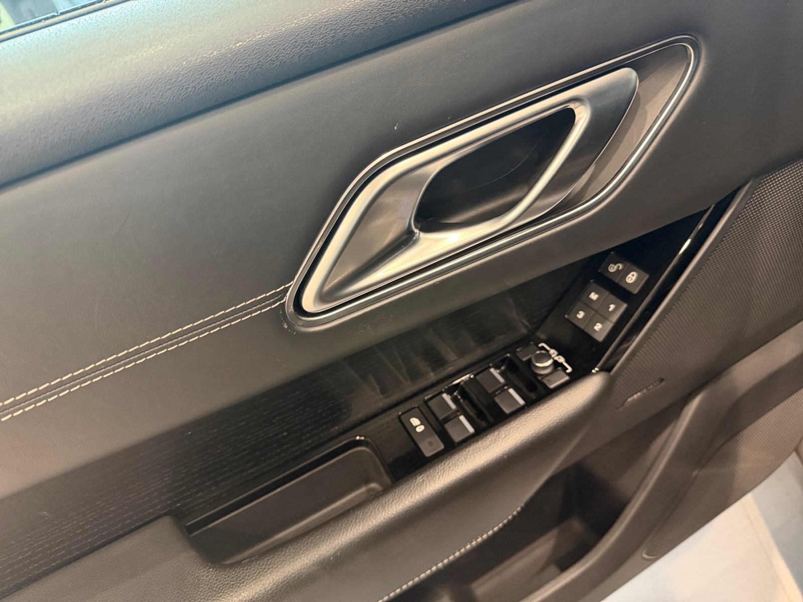 LAND ROVER Range Rover Velar R-Dynamic D 300 Automatic-image-23