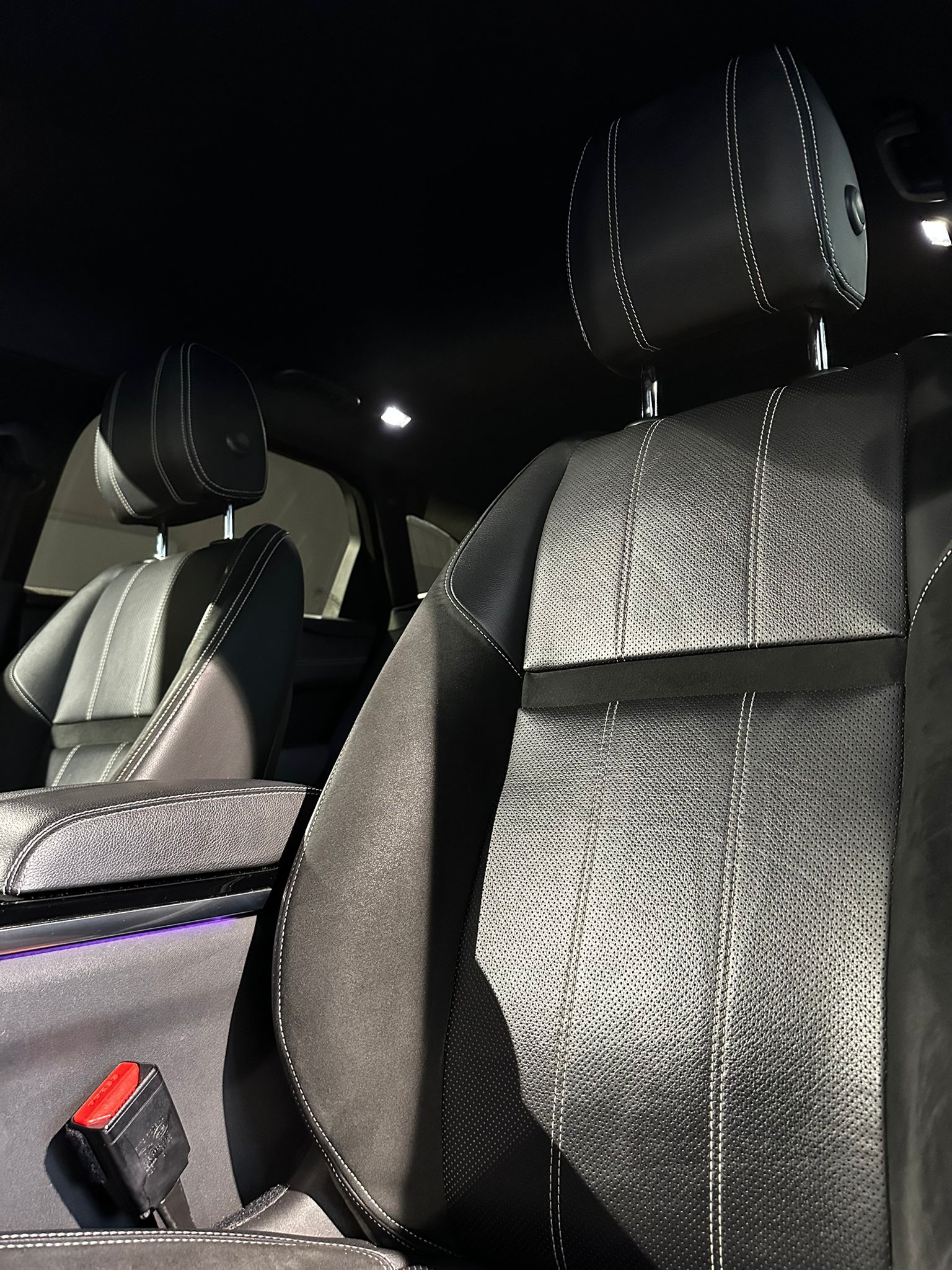 LAND ROVER Range Rover Velar R-Dynamic D 300 Automatic-image-22