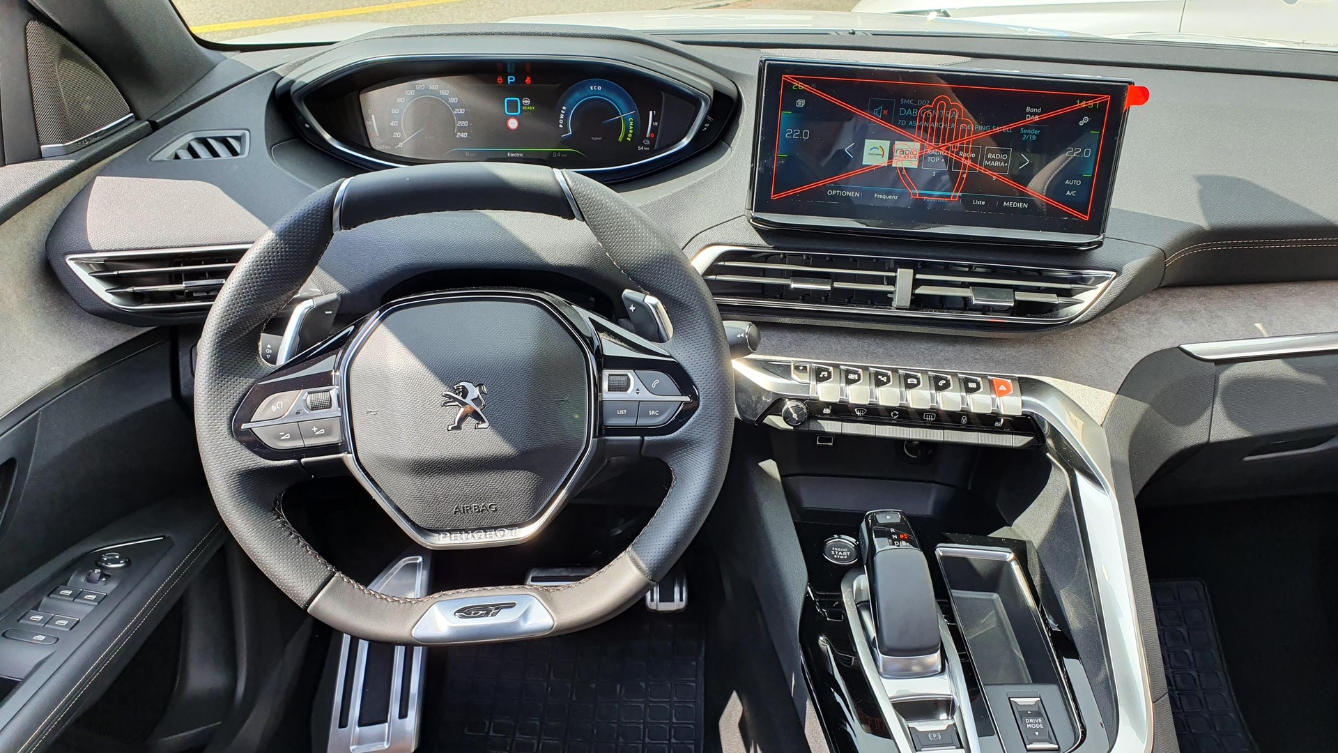 PEUGEOT 3008 300e Hybrid4 Allure Pack EAT8 Helvetia-image-4