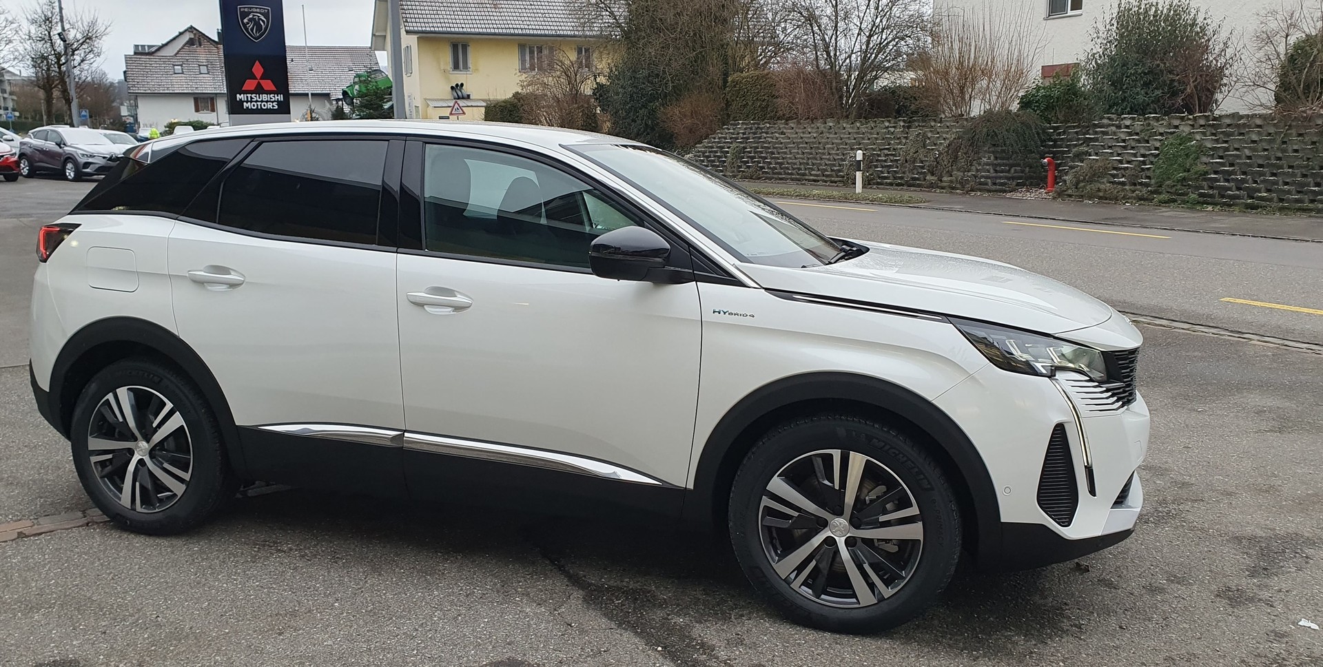 PEUGEOT 3008 300e Hybrid4 Allure Pack EAT8 Helvetia-image-9