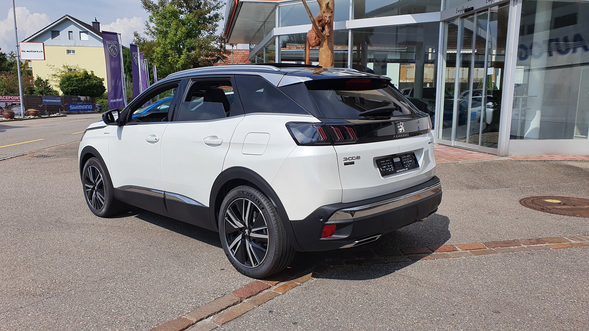 PEUGEOT 3008 300e Hybrid4 Allure Pack EAT8 Helvetia-image-6