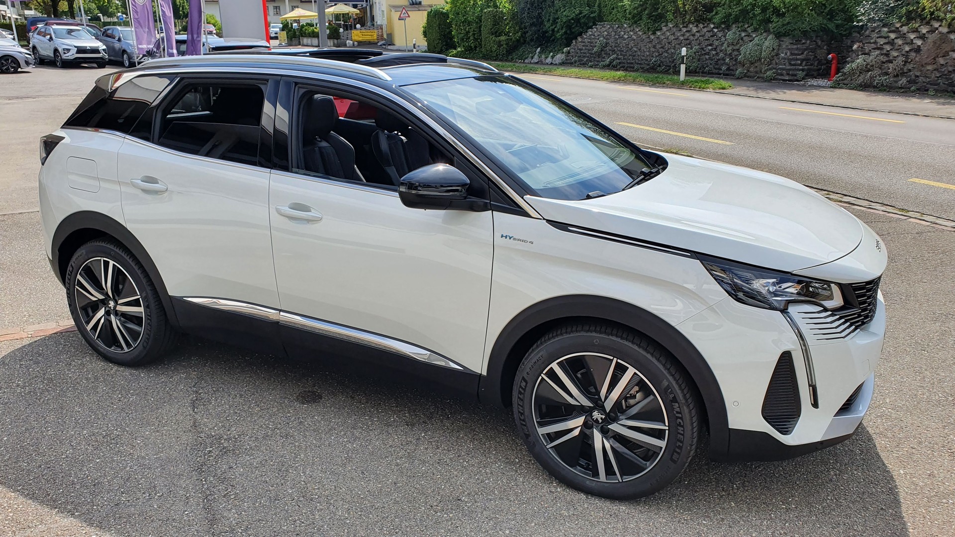 PEUGEOT 3008 300e Hybrid4 Allure Pack EAT8 Helvetia-image-2