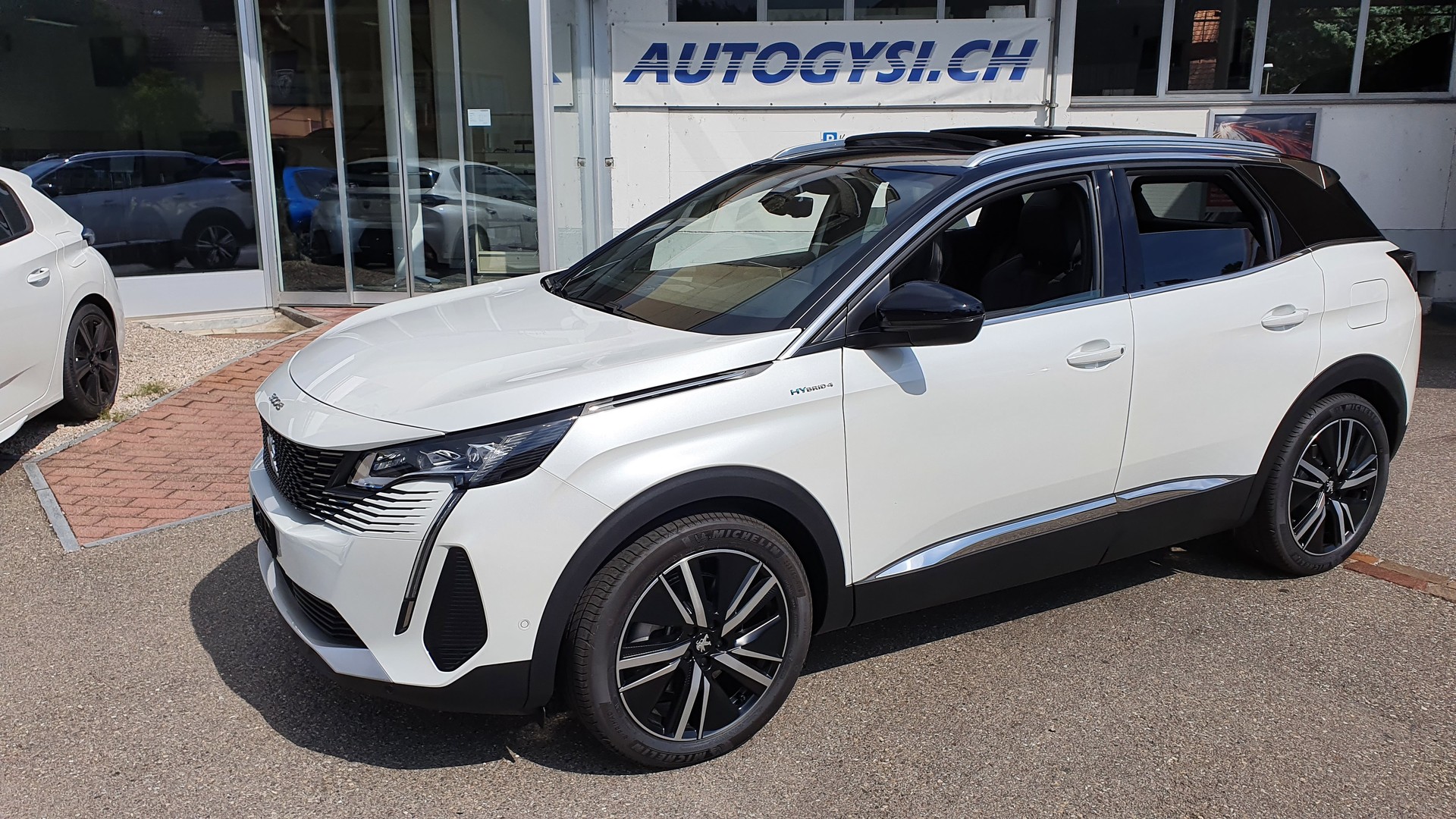 PEUGEOT 3008 300e Hybrid4 Allure Pack EAT8 Helvetia-image-5