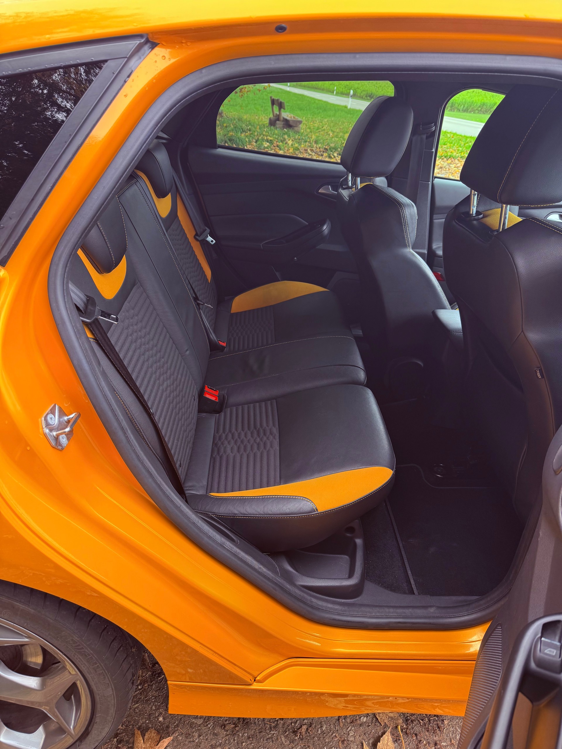 FORD Focus 2.0 SCTi ST-3-image-2