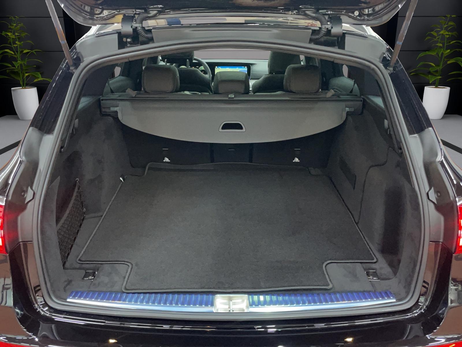 MERCEDES-BENZ E 220 d 4MATIC T-Modell Swiss Star AMG Line-image-8