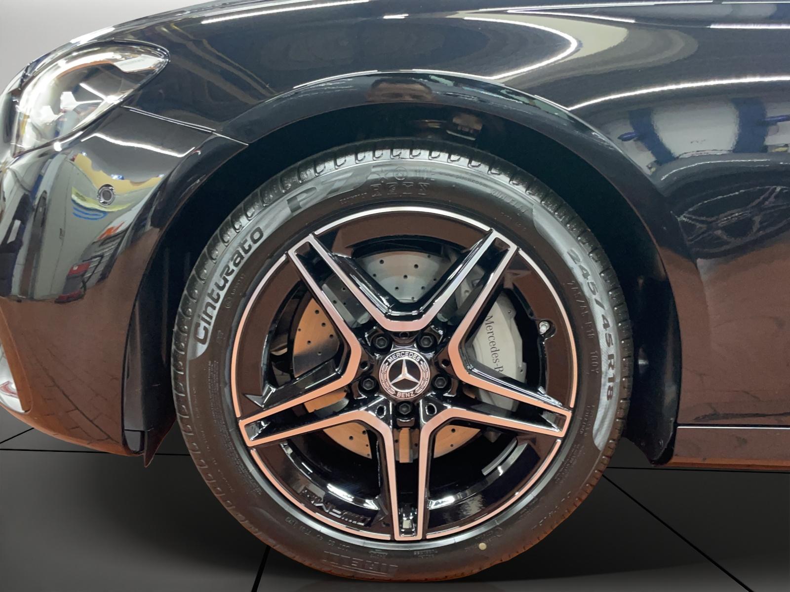 MERCEDES-BENZ E 220 d 4MATIC T-Modell Swiss Star AMG Line-image-9