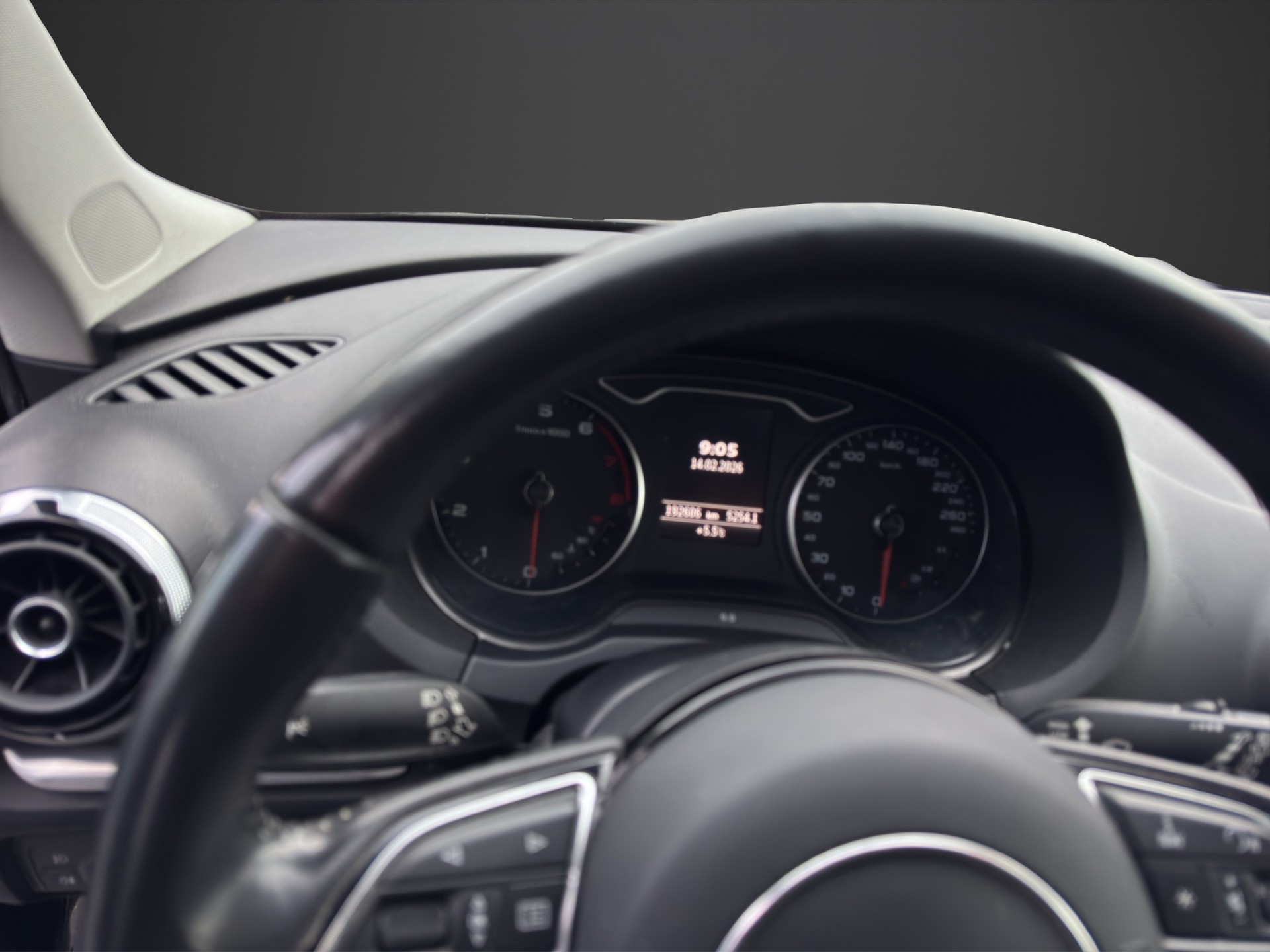 AUDI A3 Sportback 1.4 TFSI Ambition-image-11