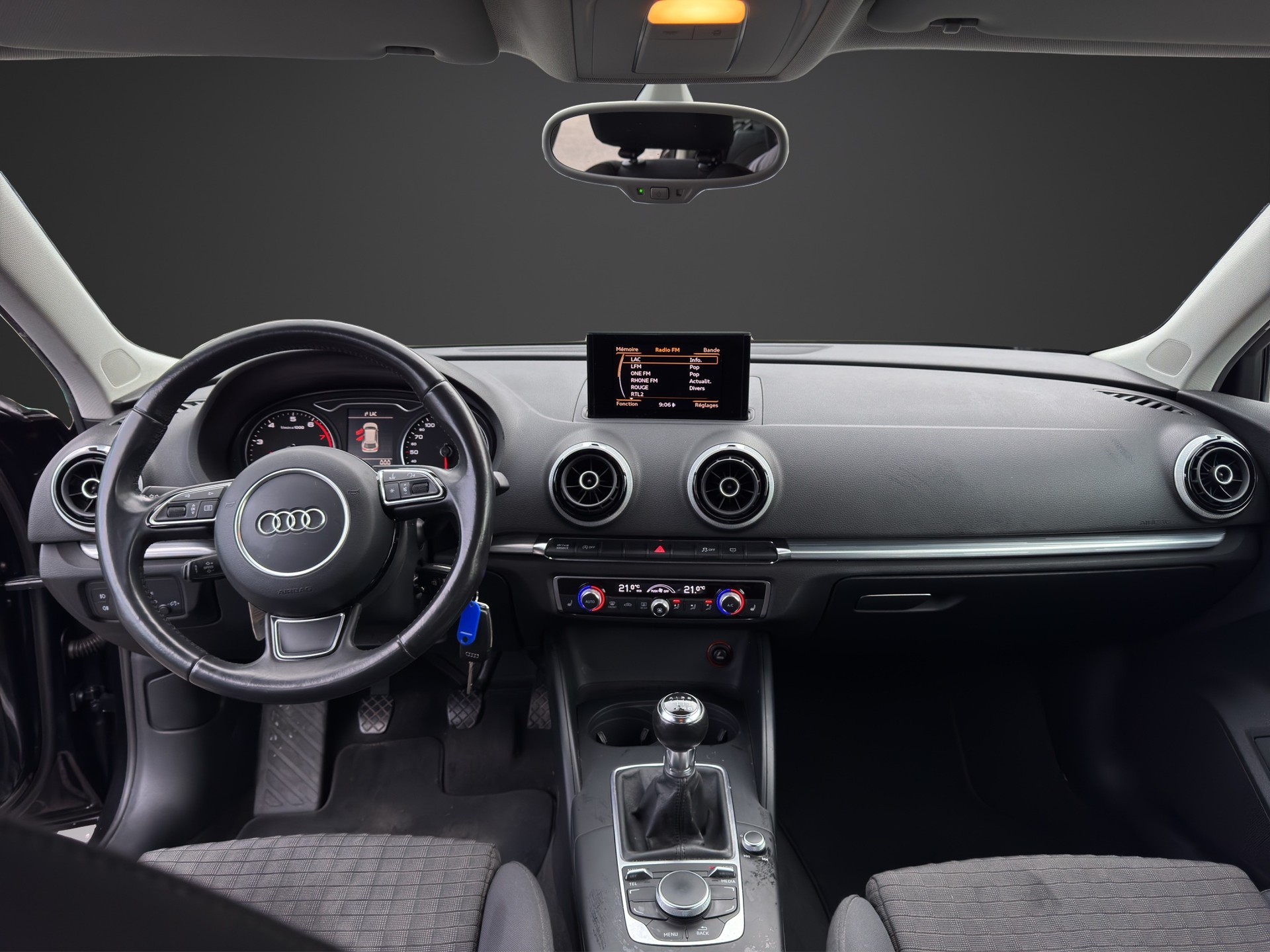 AUDI A3 Sportback 1.4 TFSI Ambition-image-12