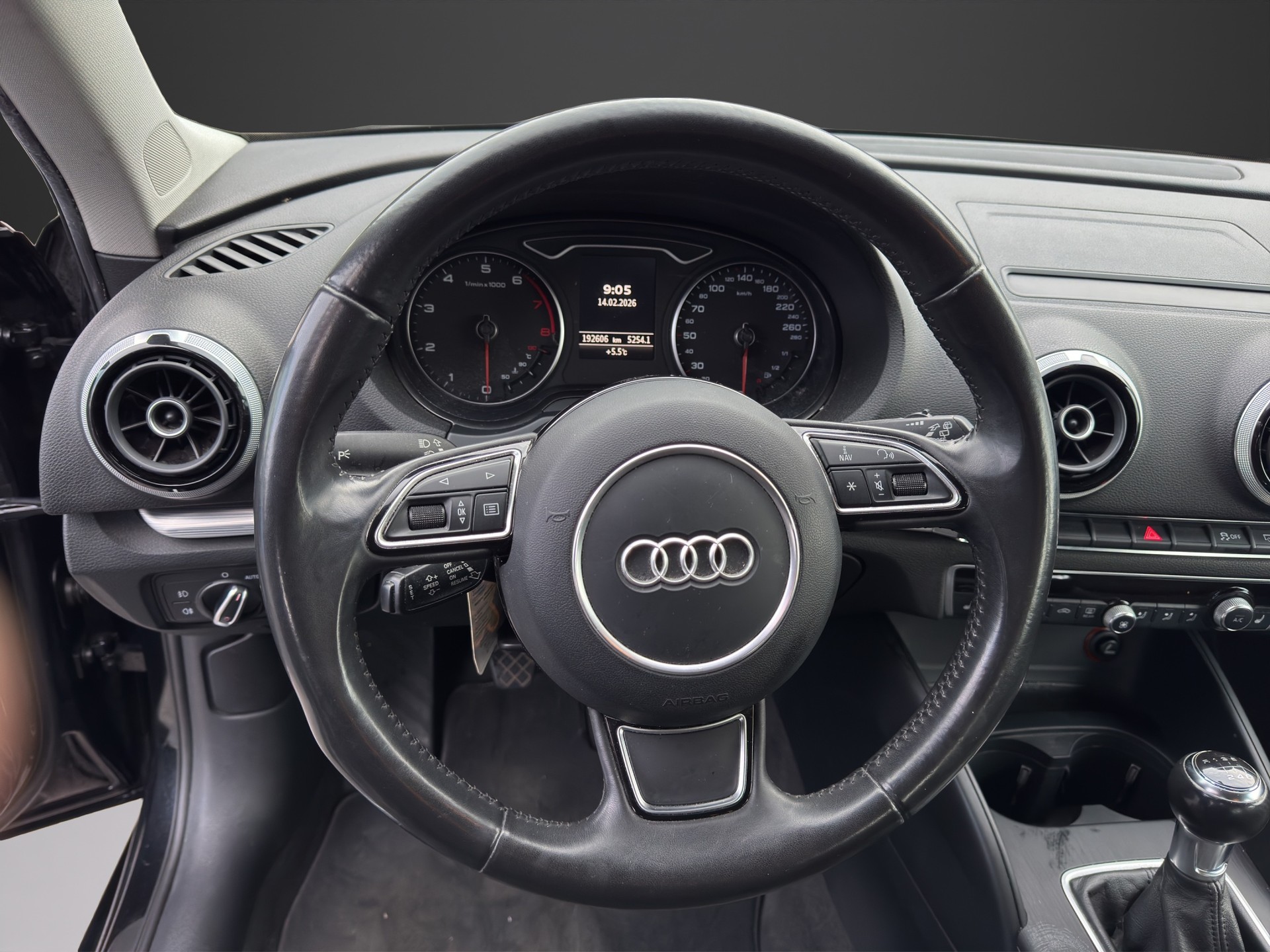 AUDI A3 Sportback 1.4 TFSI Ambition-image-9