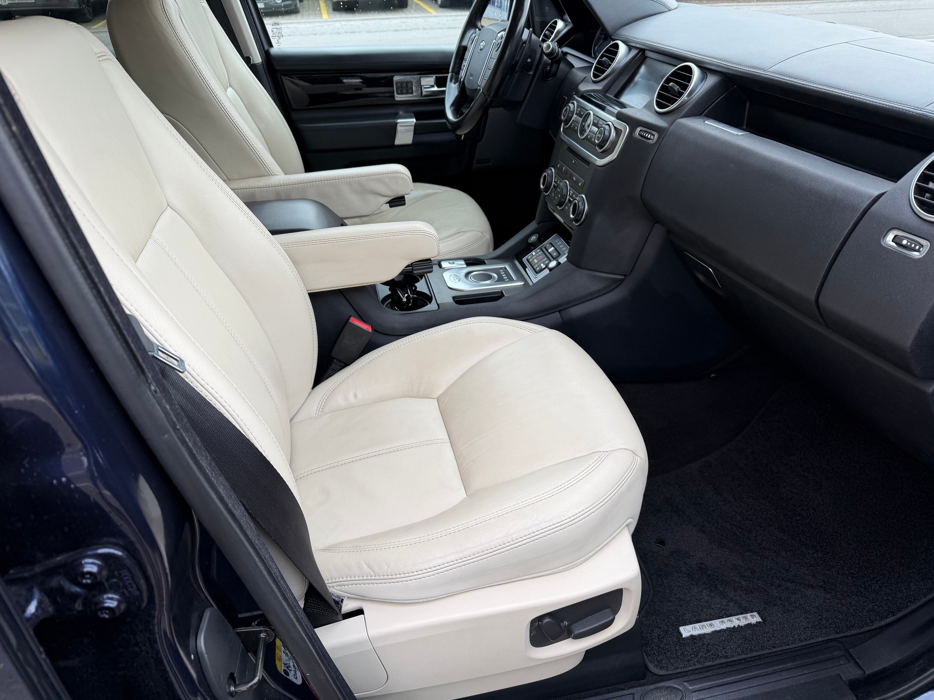 LAND ROVER Discovery 3.0 SDV6 HSE Automatic-image-9