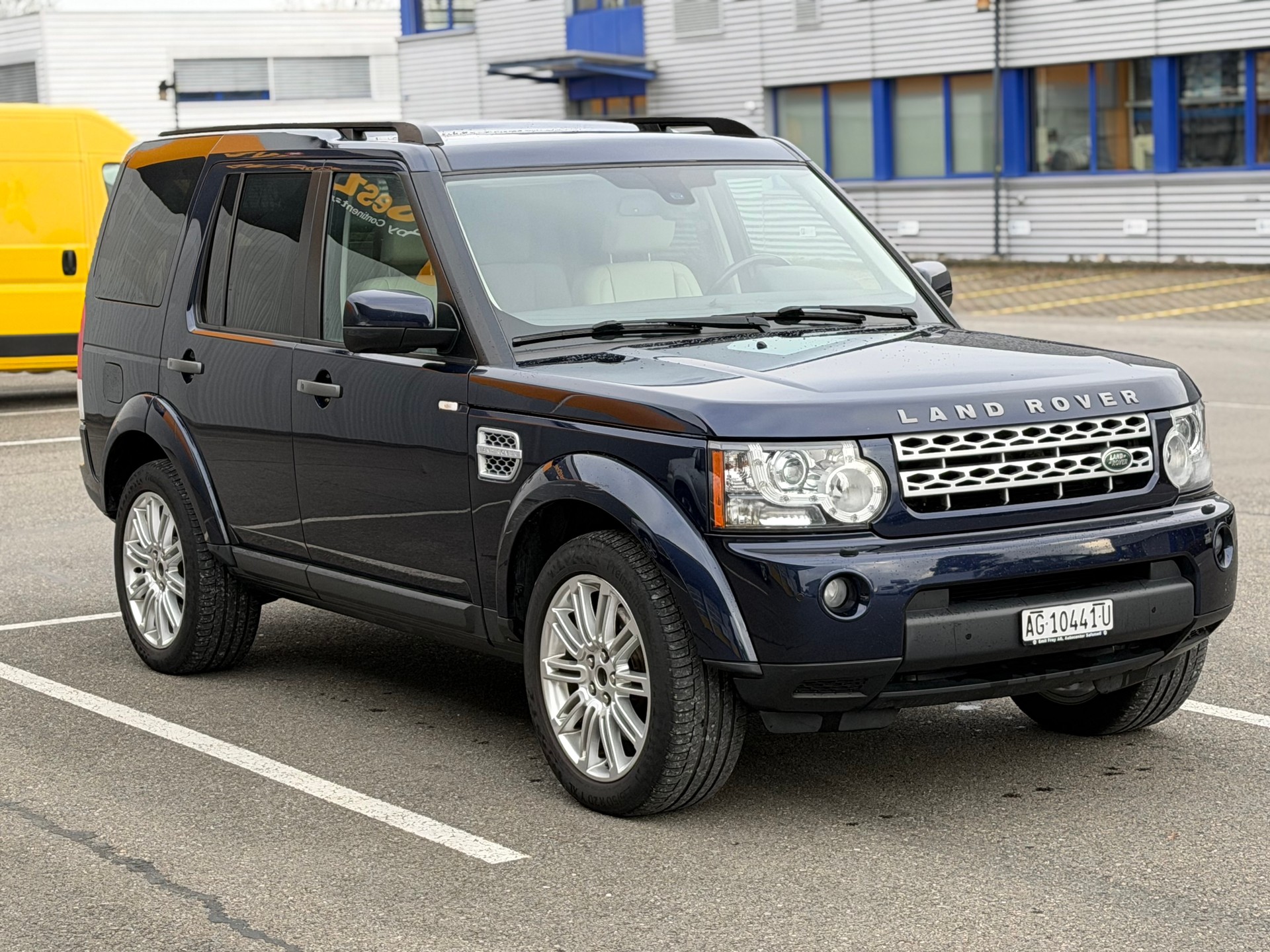 LAND ROVER Discovery 3.0 SDV6 HSE Automatic-image-2
