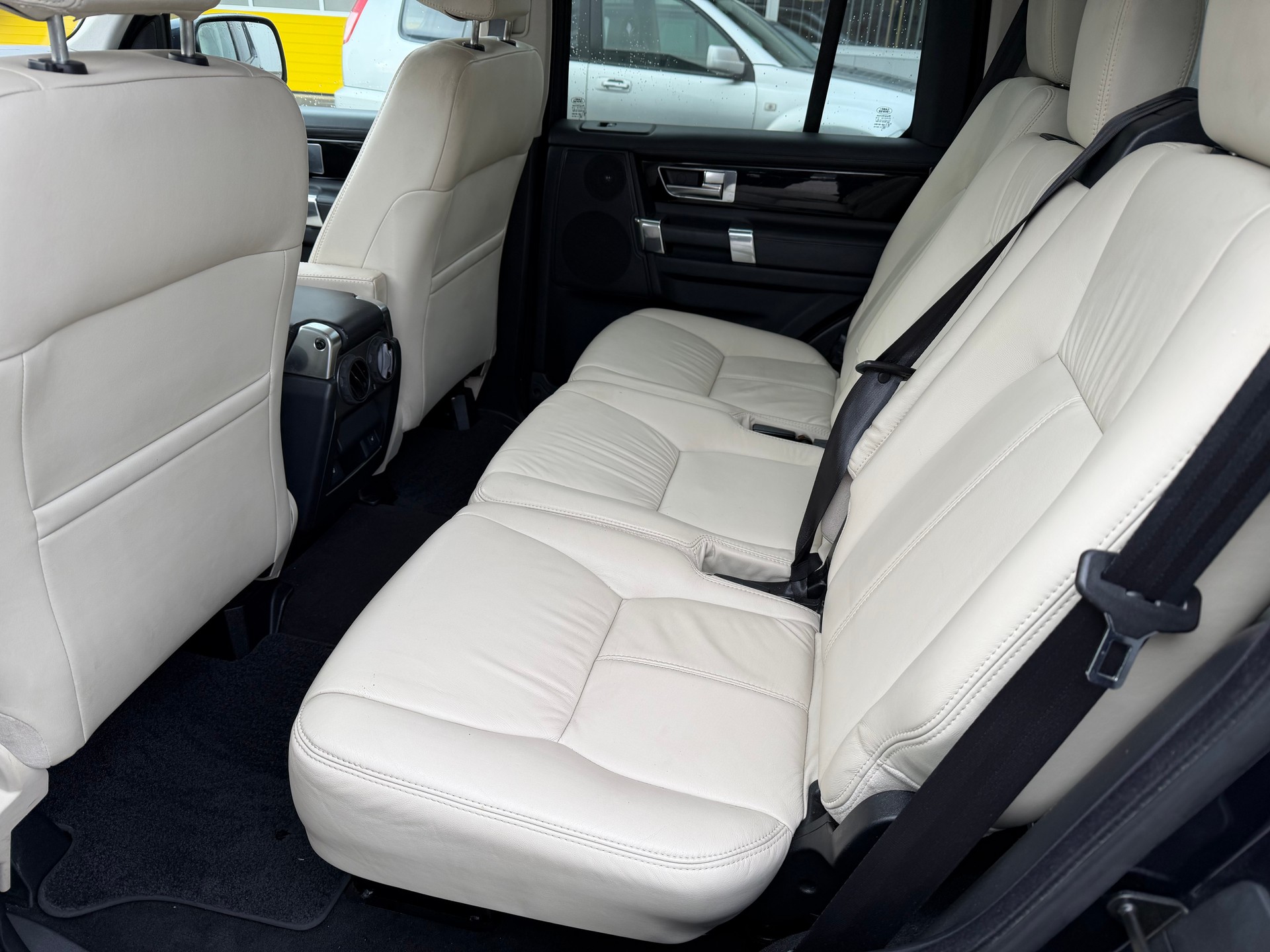LAND ROVER Discovery 3.0 SDV6 HSE Automatic-image-8