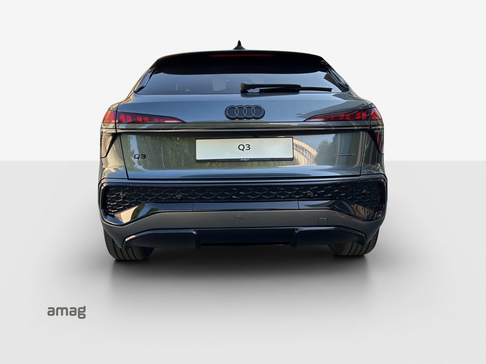 AUDI Q3 Sportback TFSI quattro 195 kW S tronic-image-3