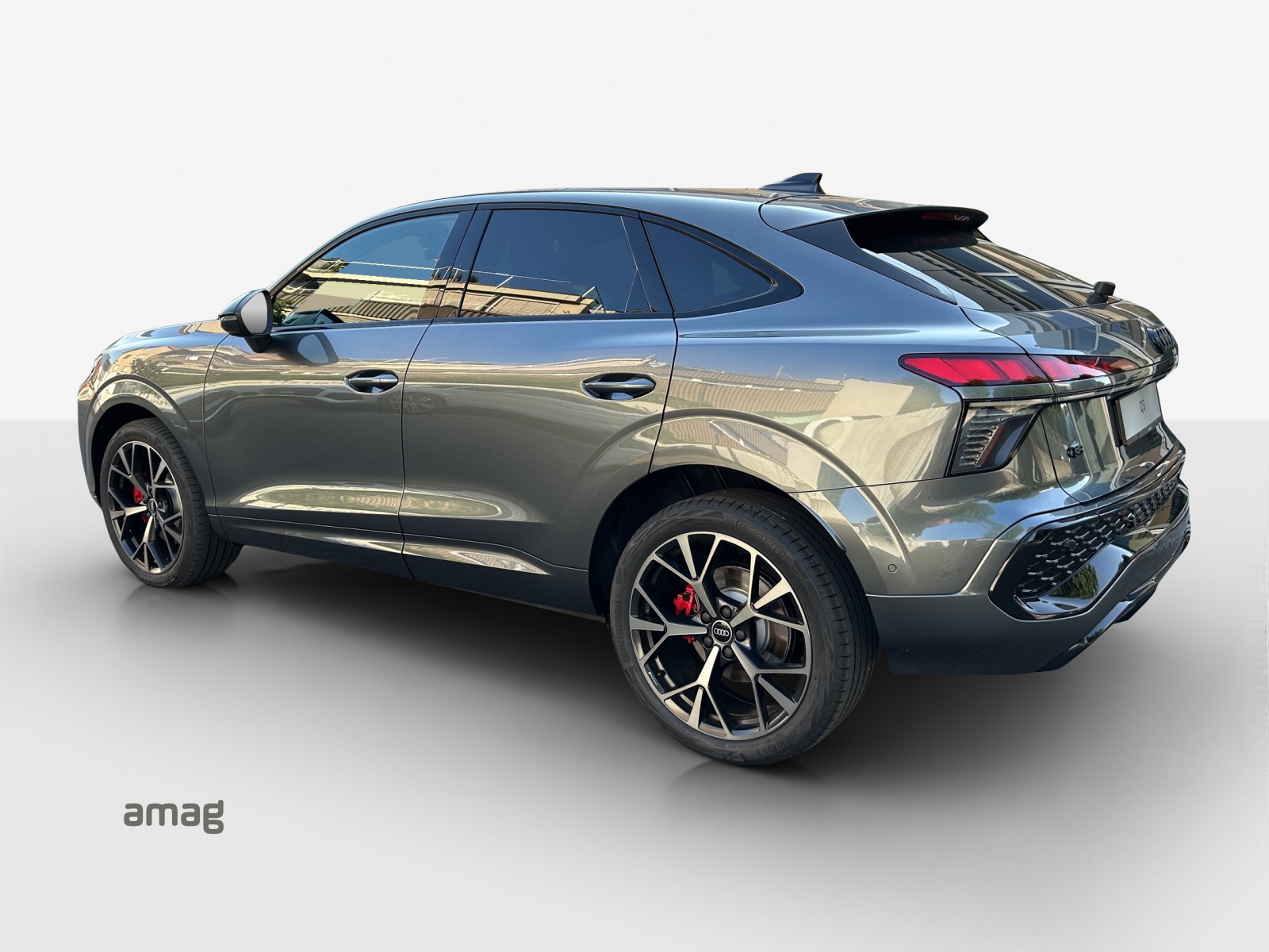AUDI Q3 Sportback TFSI quattro 195 kW S tronic-image-2