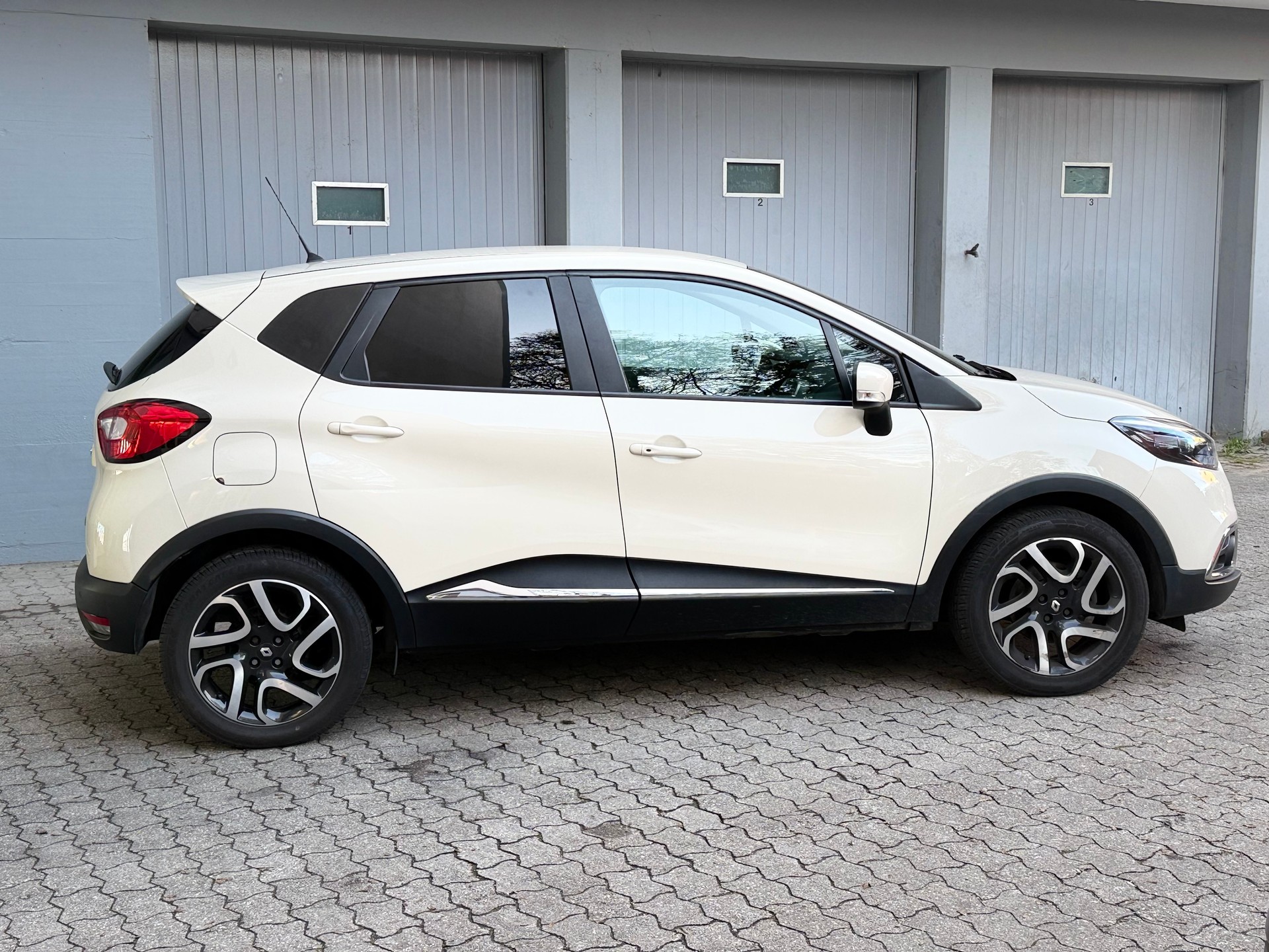 RENAULT Captur 1.5 dCi Dynamique-image-3