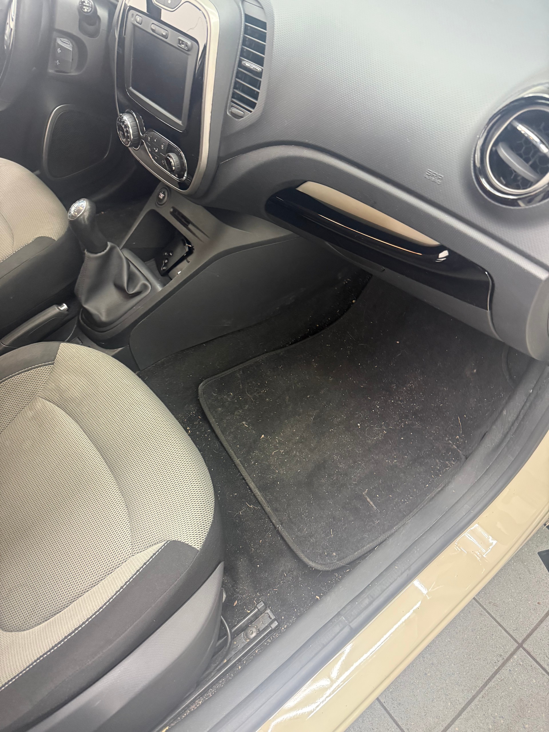 RENAULT Captur 1.5 dCi Dynamique-image-5