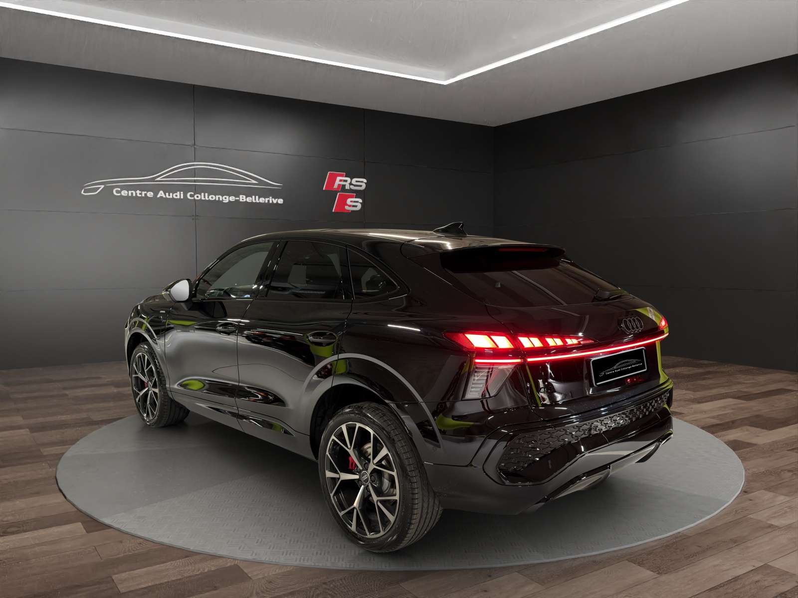 AUDI Q3 Sportback e-hybrid 200 kW S tronig-image-3