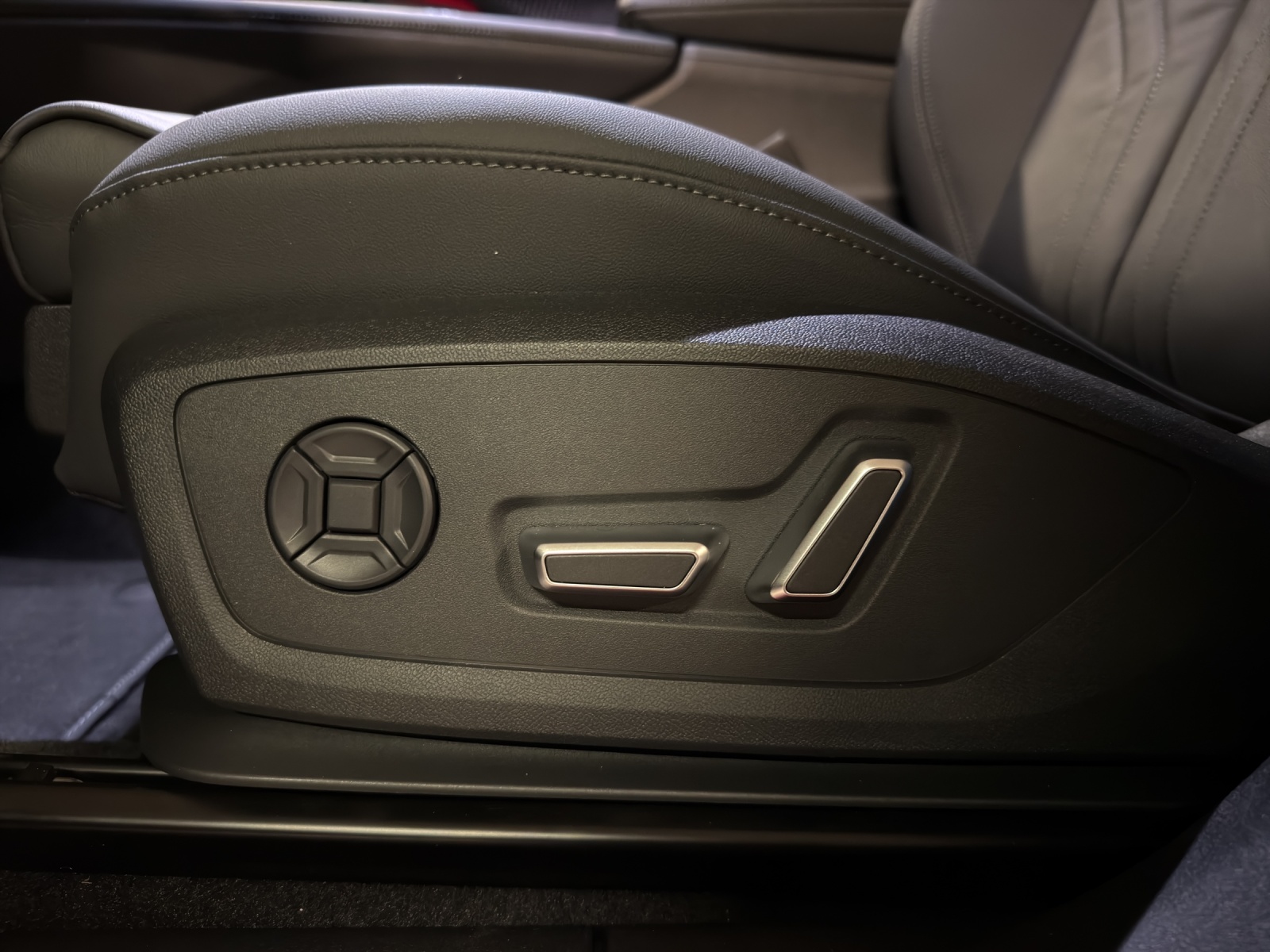 AUDI Q3 Sportback e-hybrid 200 kW S tronig-image-24