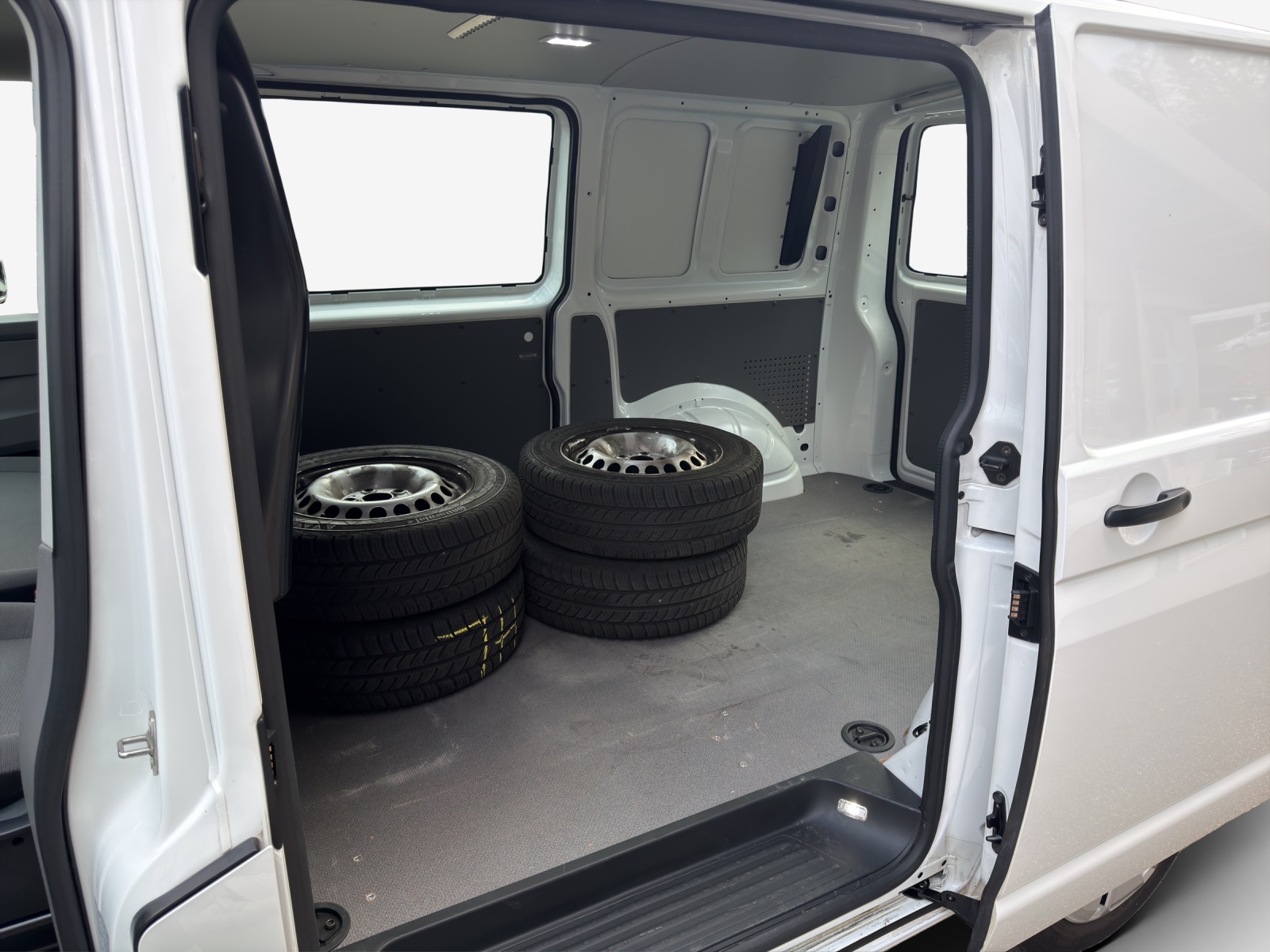 VW T6.1 2.0 TDI-image-11