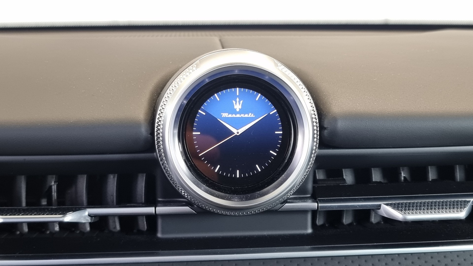 MASERATI Grecale 3.0 V6 Trofeo-image-13