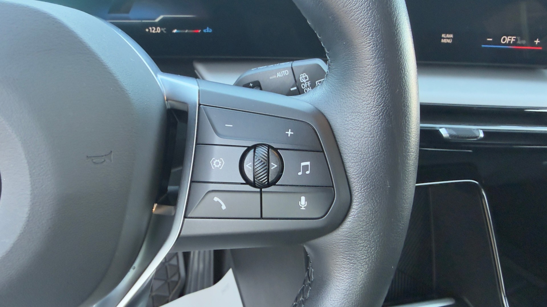 BMW 218d Active Tourer DKG-image-11