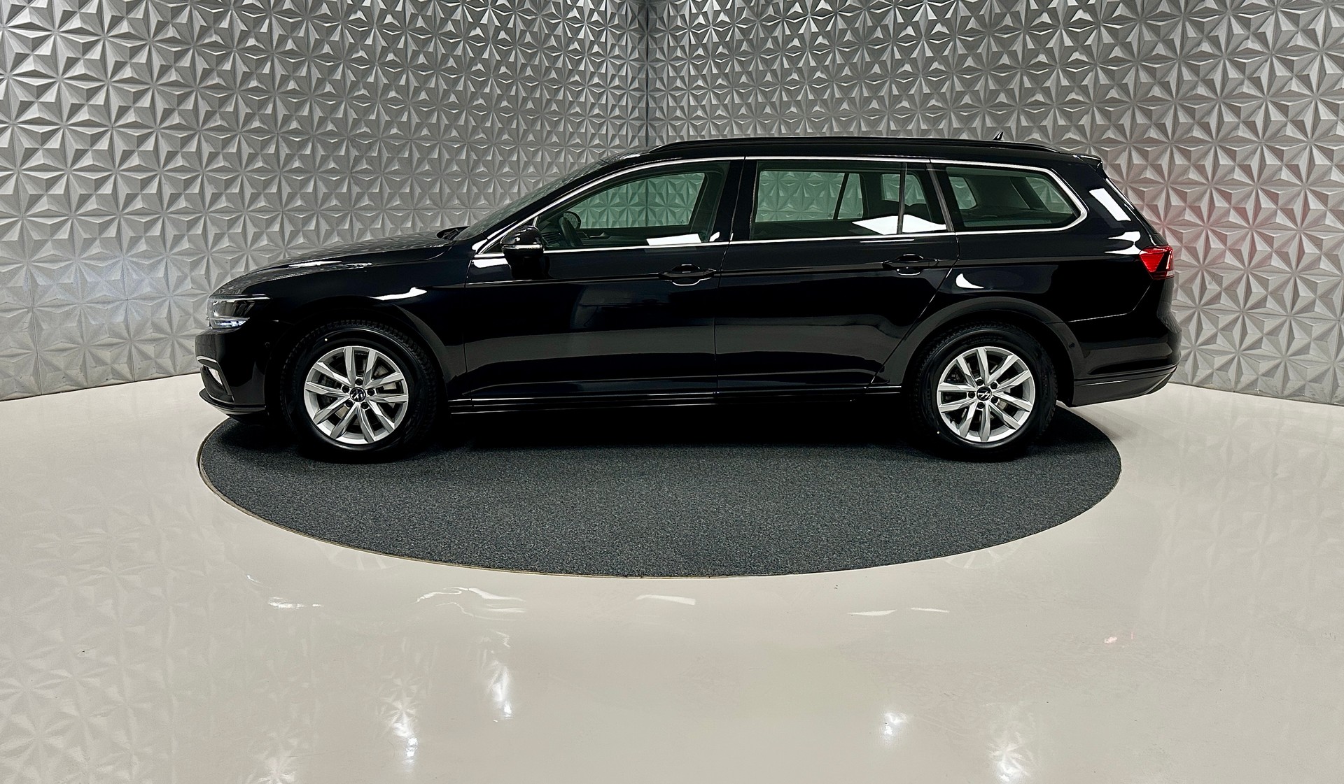 VW Passat 2.0 TDI BMT Business DSG-image-7