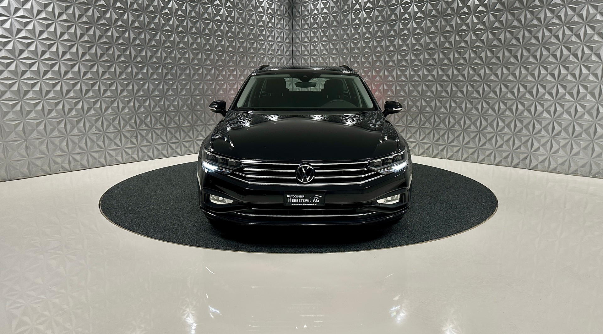 VW Passat 2.0 TDI BMT Business DSG-showroom-element-1