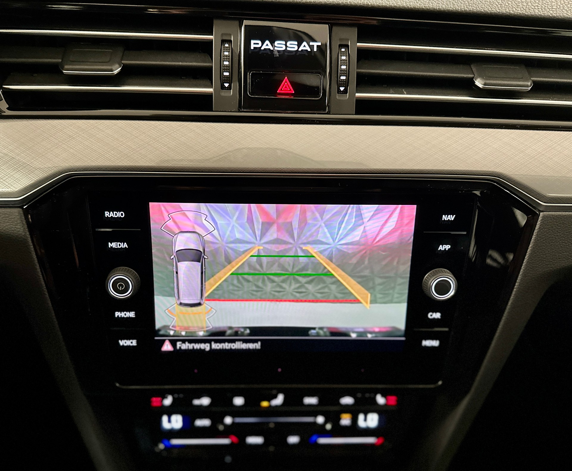 VW Passat 2.0 TDI BMT Business DSG-image-19