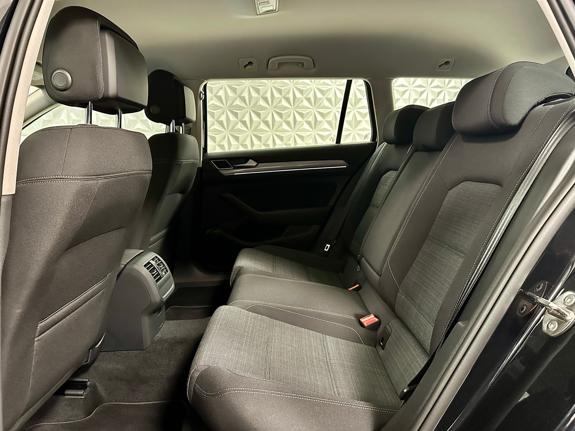 VW Passat 2.0 TDI BMT Business DSG-image-13