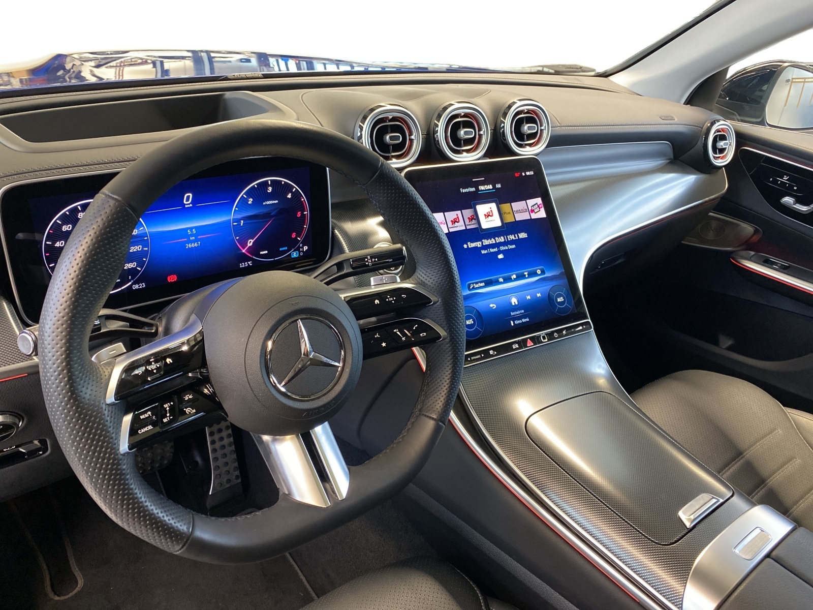 MERCEDES-BENZ GLC 220 d Coupé AMG Line-image-12