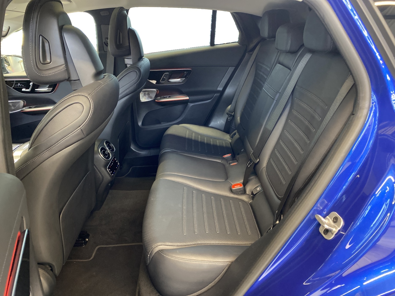 MERCEDES-BENZ GLC 220 d Coupé AMG Line-image-7