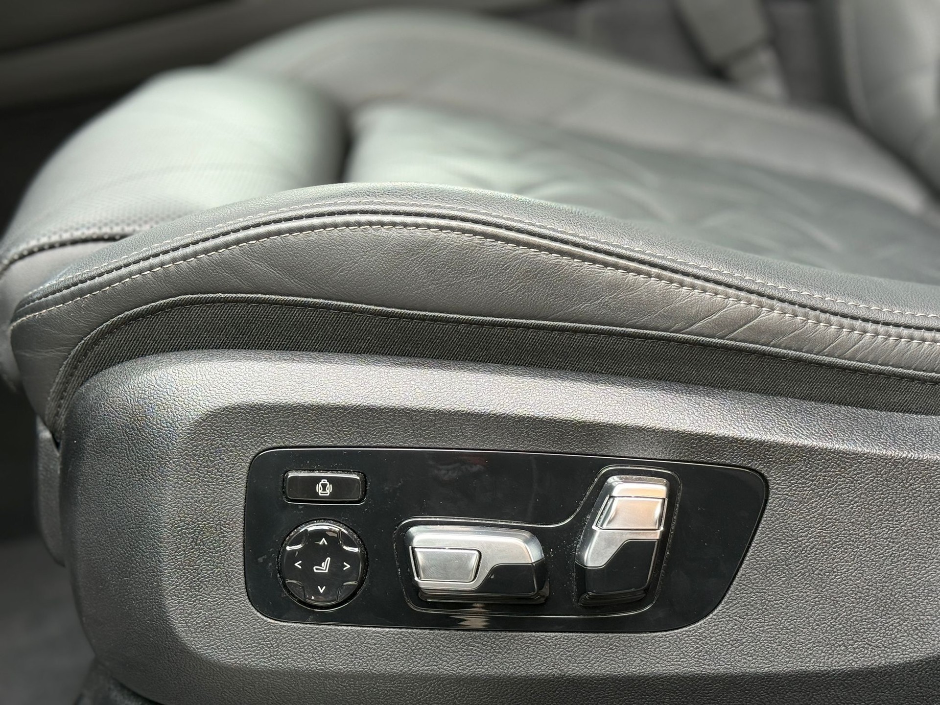 BMW X5 M60i xDrive-image-27