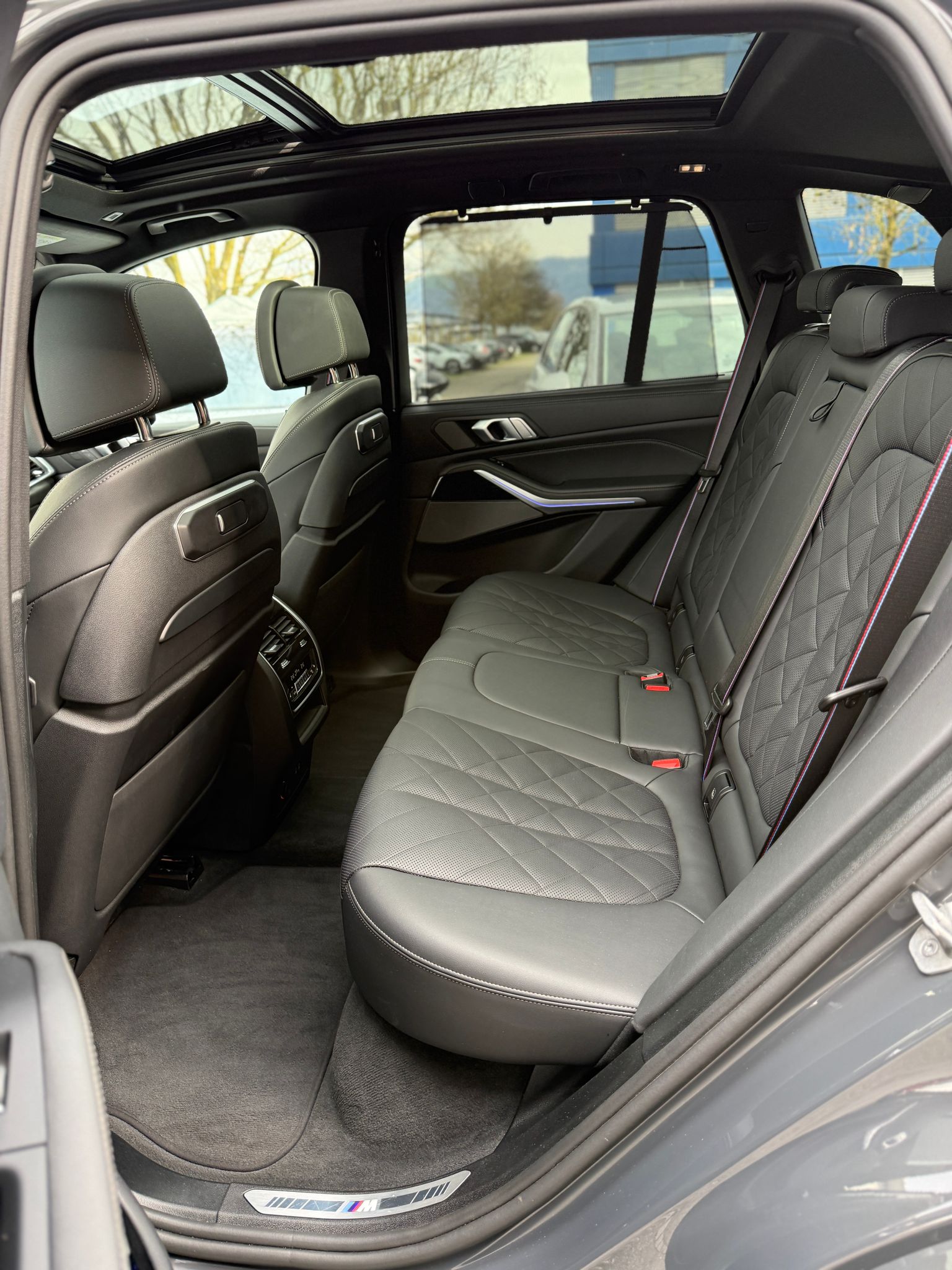BMW X5 M60i xDrive-image-12