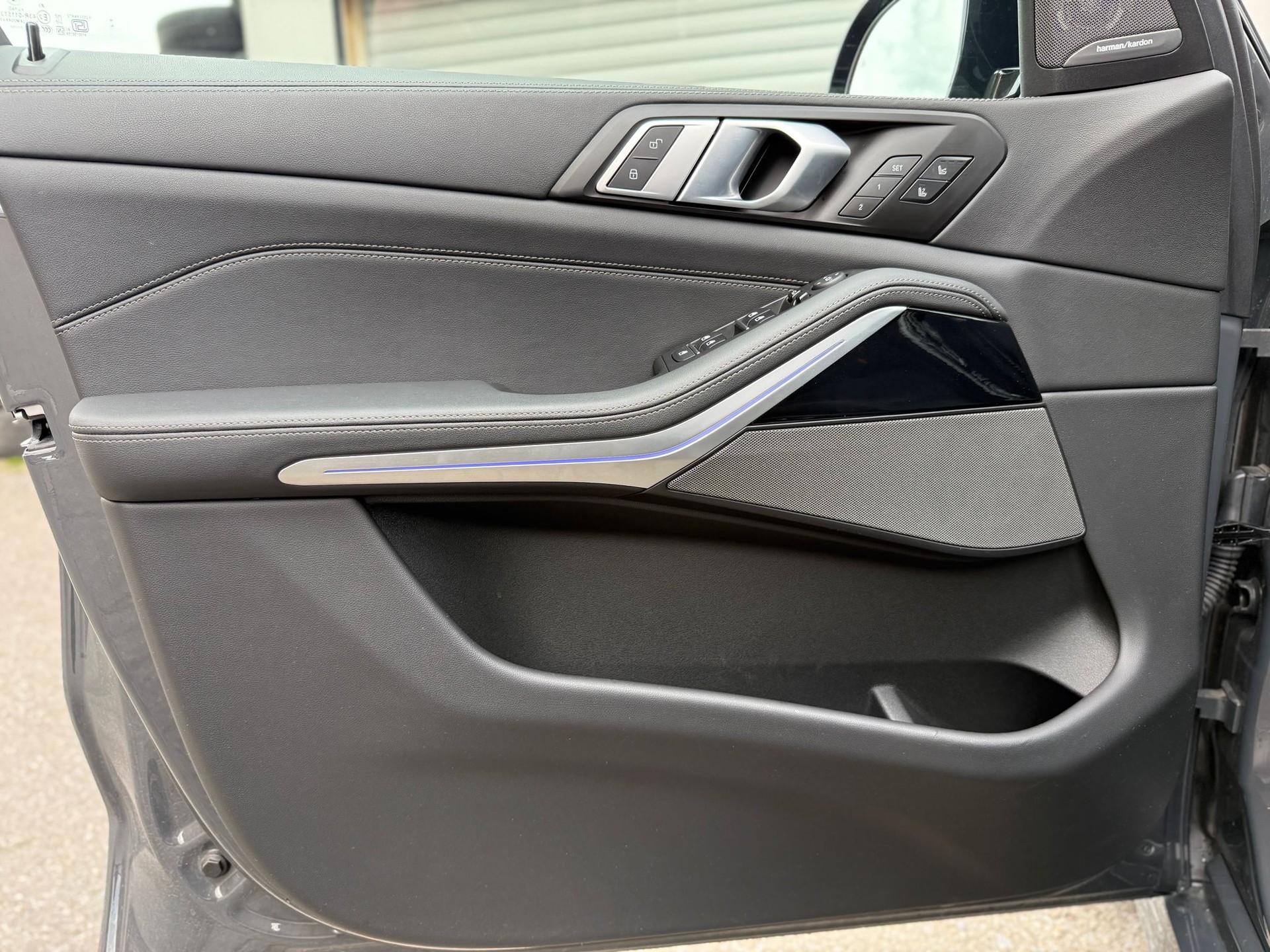 BMW X5 M60i xDrive-image-10