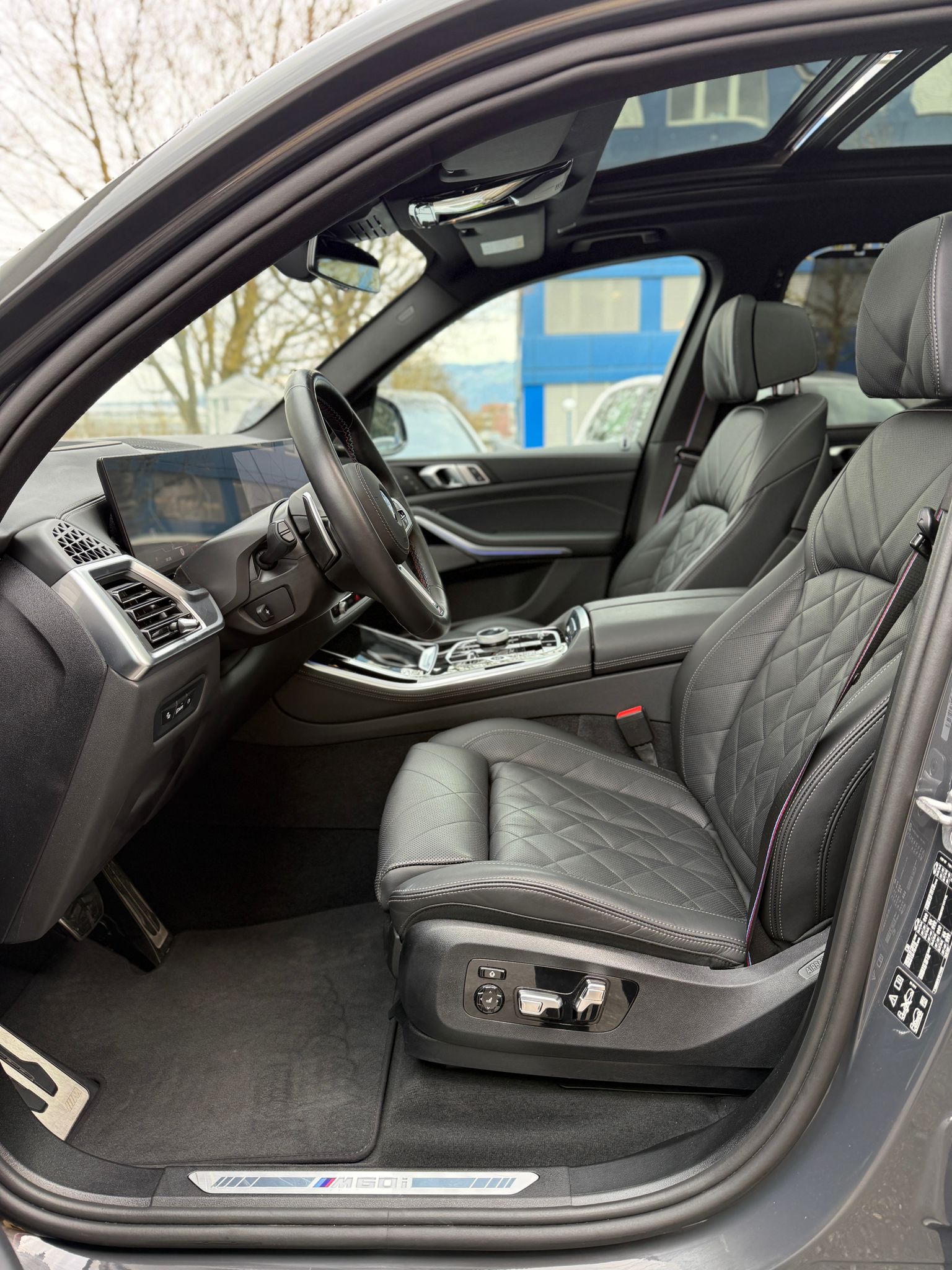 BMW X5 M60i xDrive-image-11