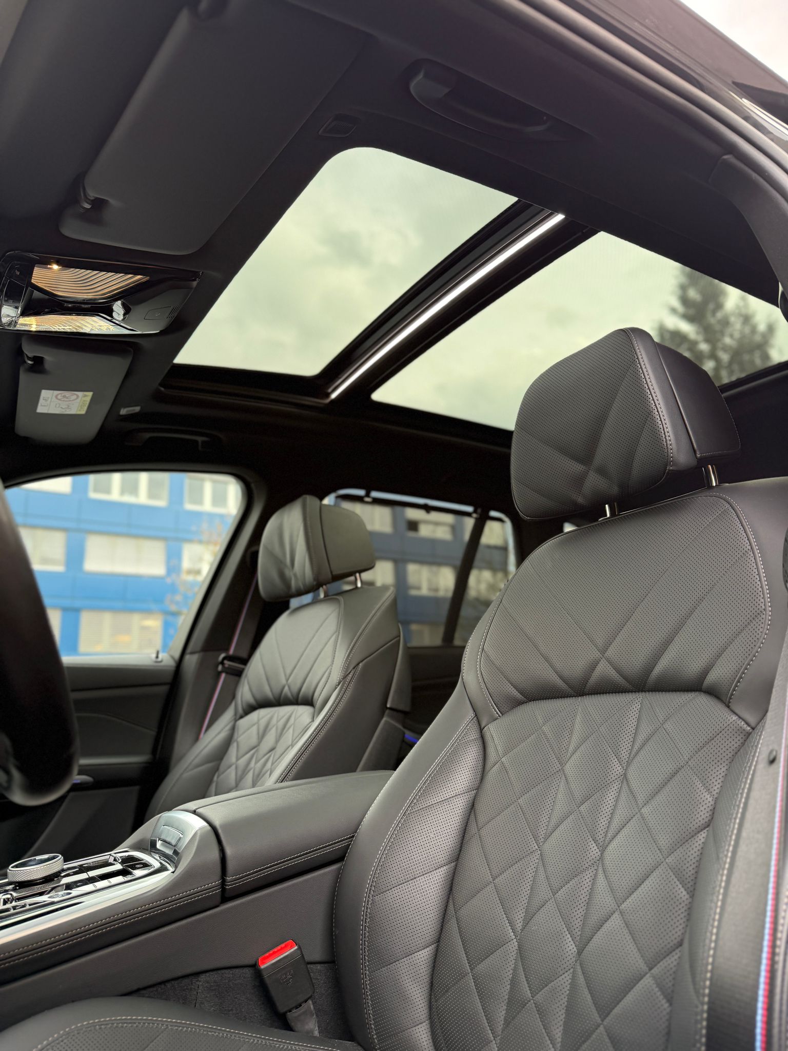 BMW X5 M60i xDrive-image-13