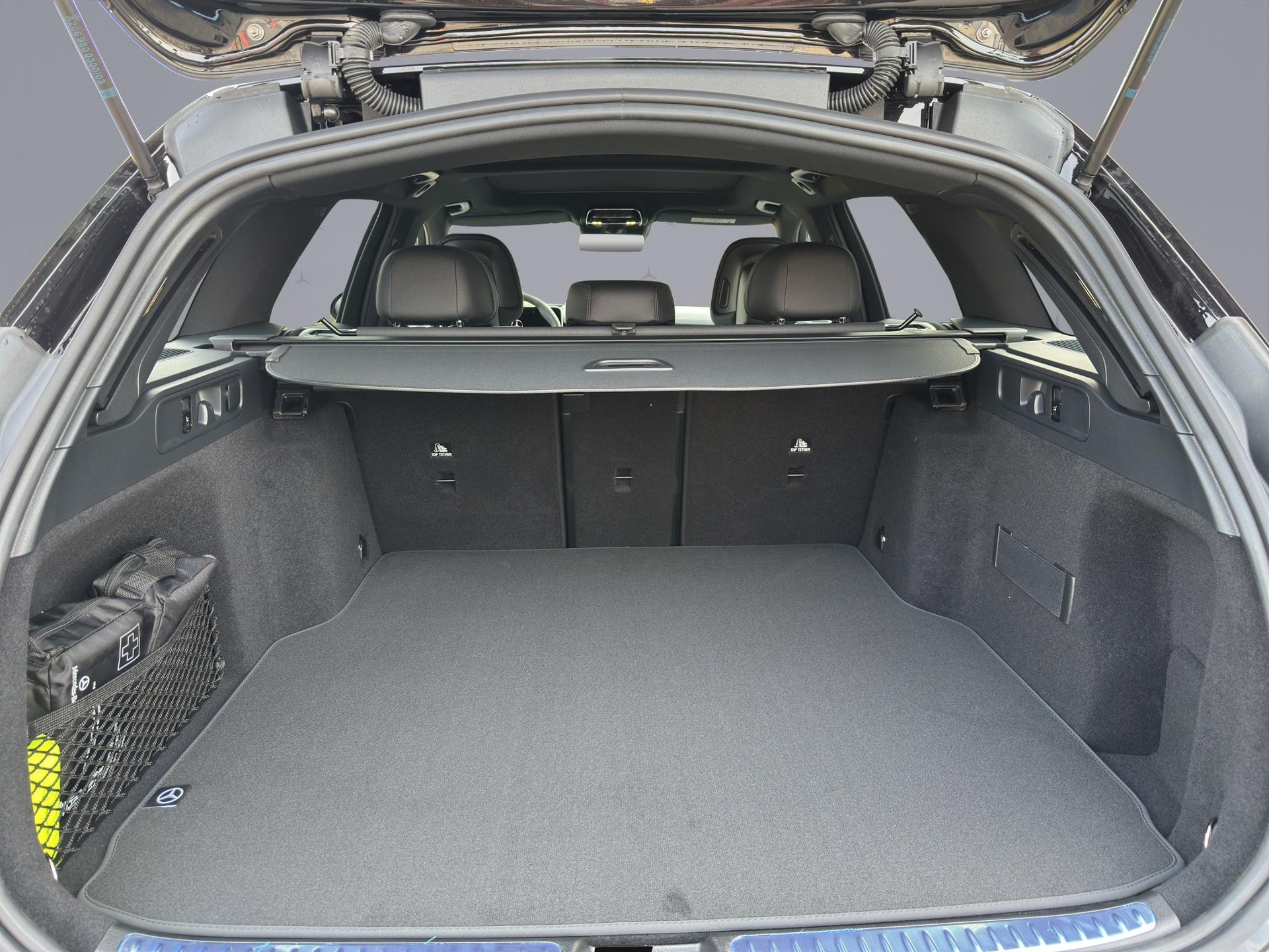 MERCEDES-BENZ C 220 d Swiss Star AMG Line 4matic Kombi-image-18