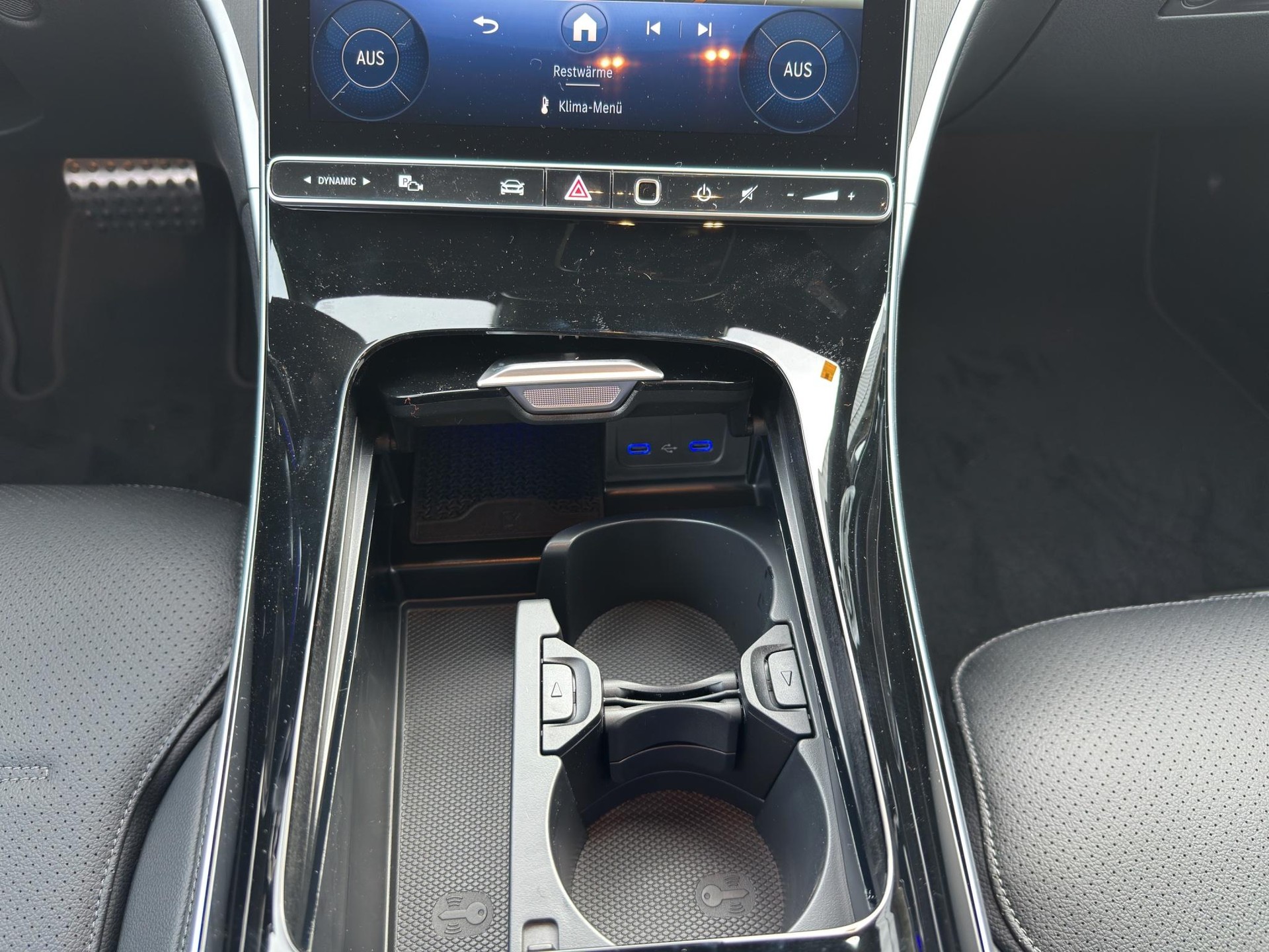 MERCEDES-BENZ C 220 d Swiss Star AMG Line 4matic Kombi-image-15