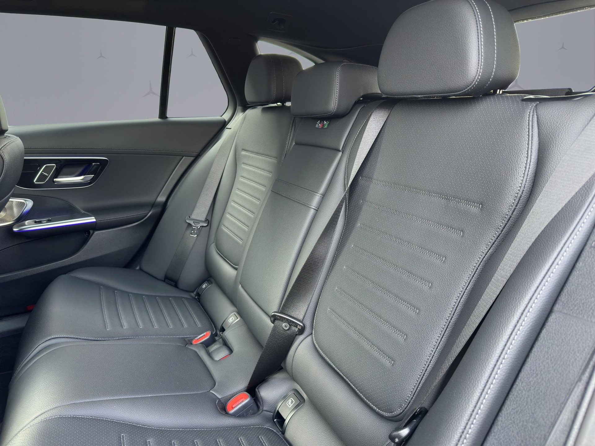 MERCEDES-BENZ C 220 d Swiss Star AMG Line 4matic Kombi-image-12
