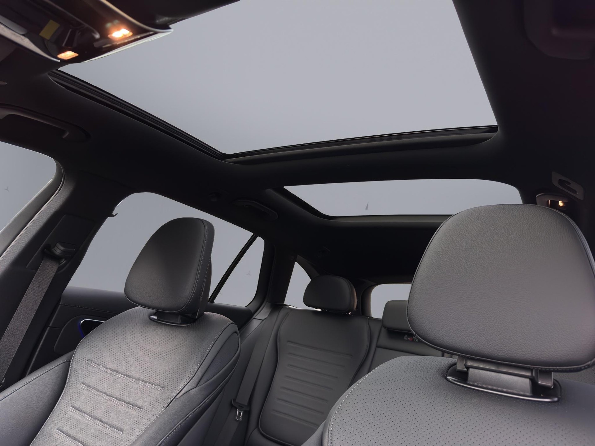 MERCEDES-BENZ C 220 d Swiss Star AMG Line 4matic Kombi-image-19