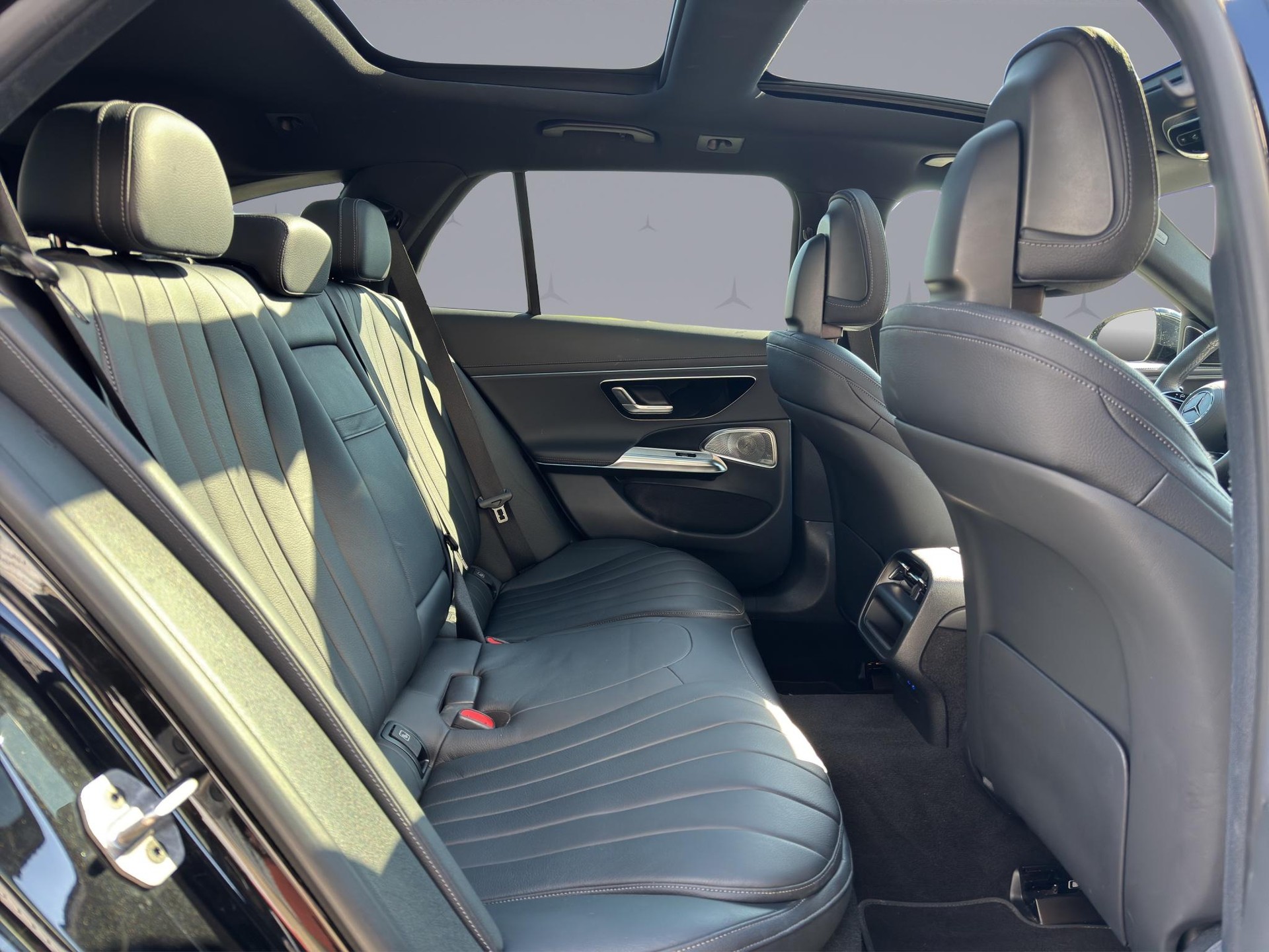 MERCEDES-BENZ E 200 AMG Line 4matic Kombi-image-15