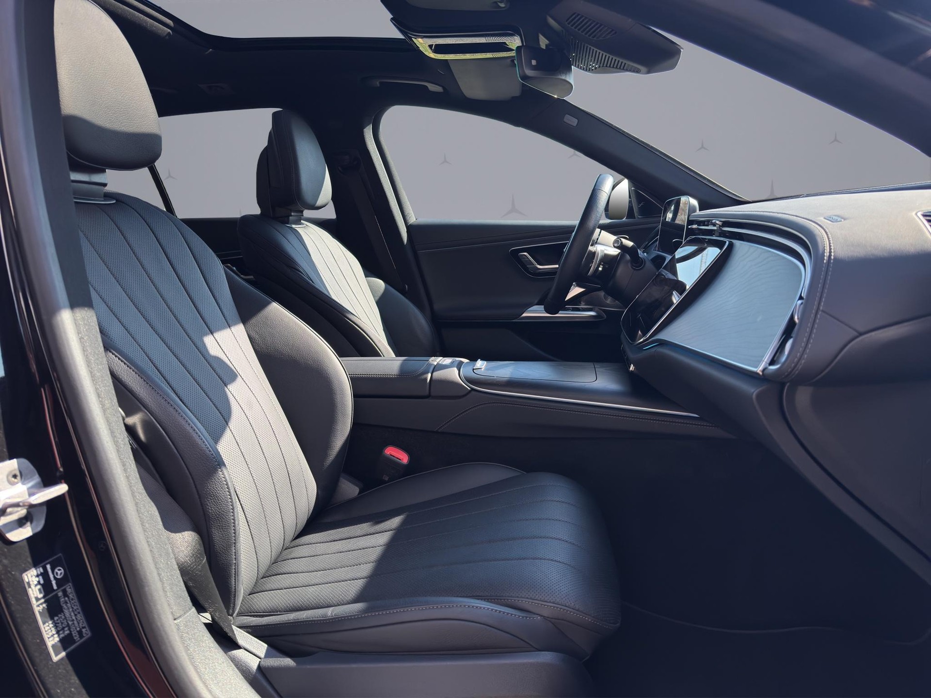 MERCEDES-BENZ E 200 AMG Line 4matic Kombi-image-18