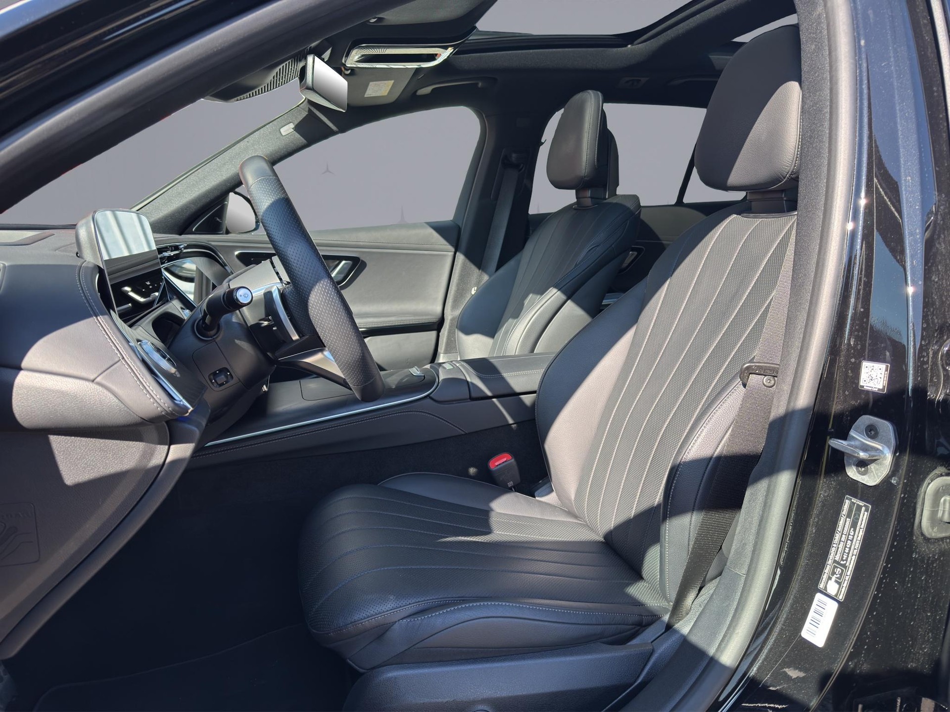 MERCEDES-BENZ E 200 AMG Line 4matic Kombi-image-17