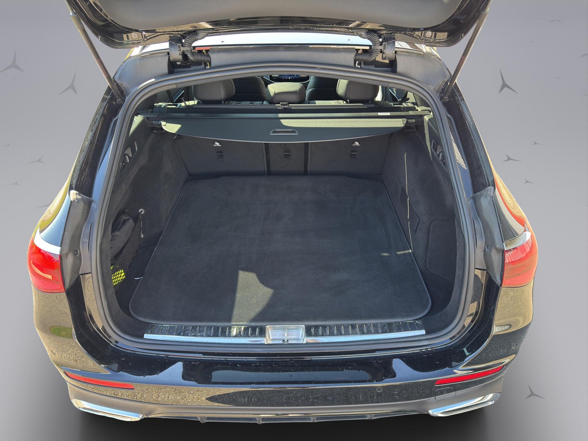 MERCEDES-BENZ E 200 AMG Line 4matic Kombi-image-19