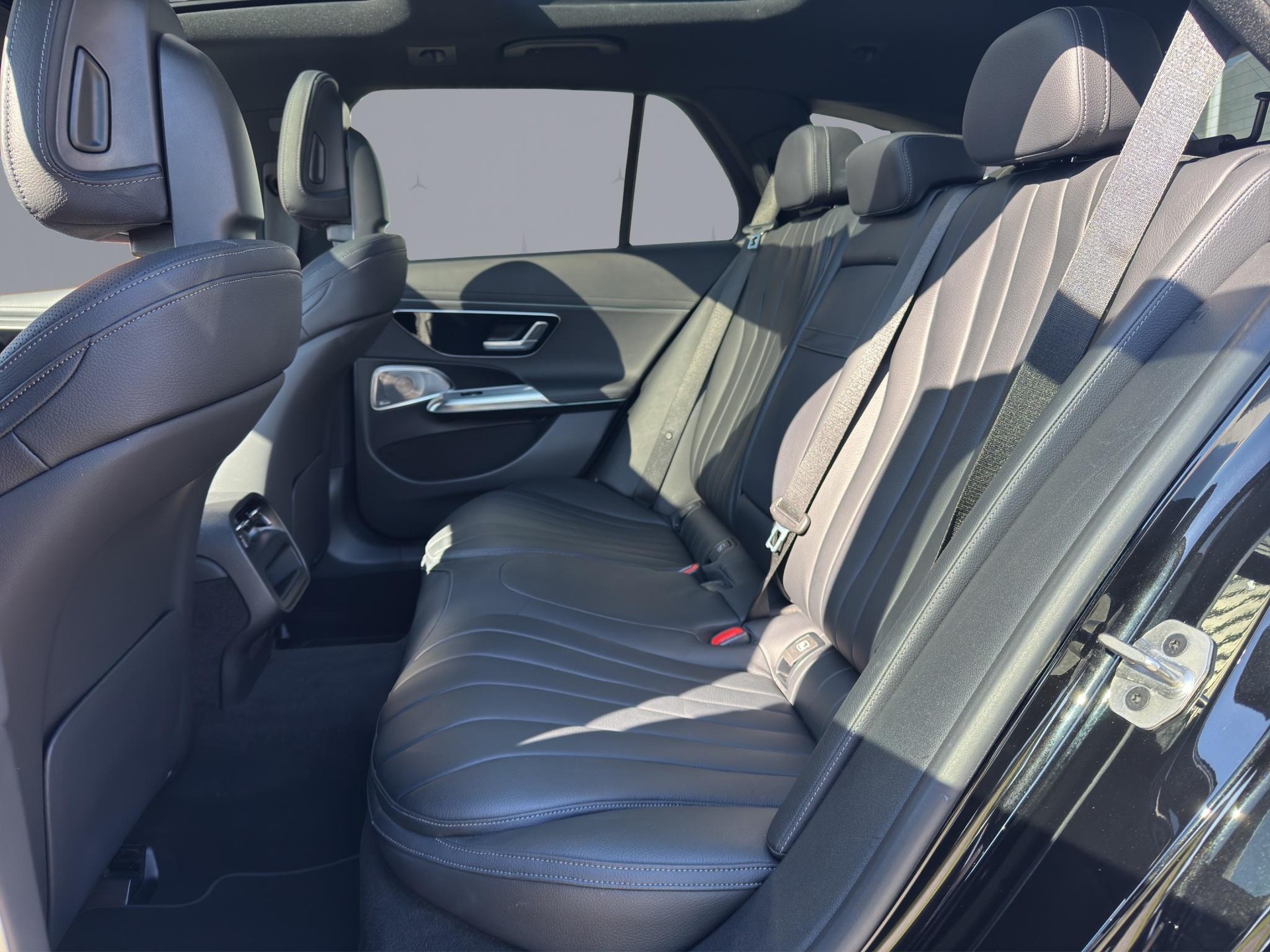 MERCEDES-BENZ E 200 AMG Line 4matic Kombi-image-11