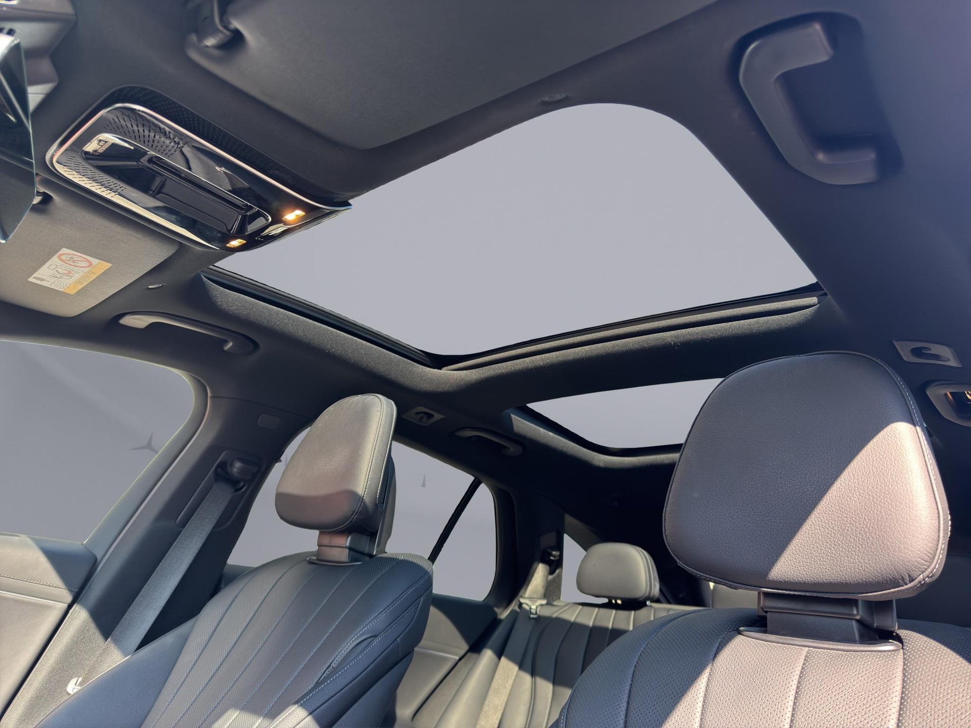 MERCEDES-BENZ E 200 AMG Line 4matic Kombi-image-16